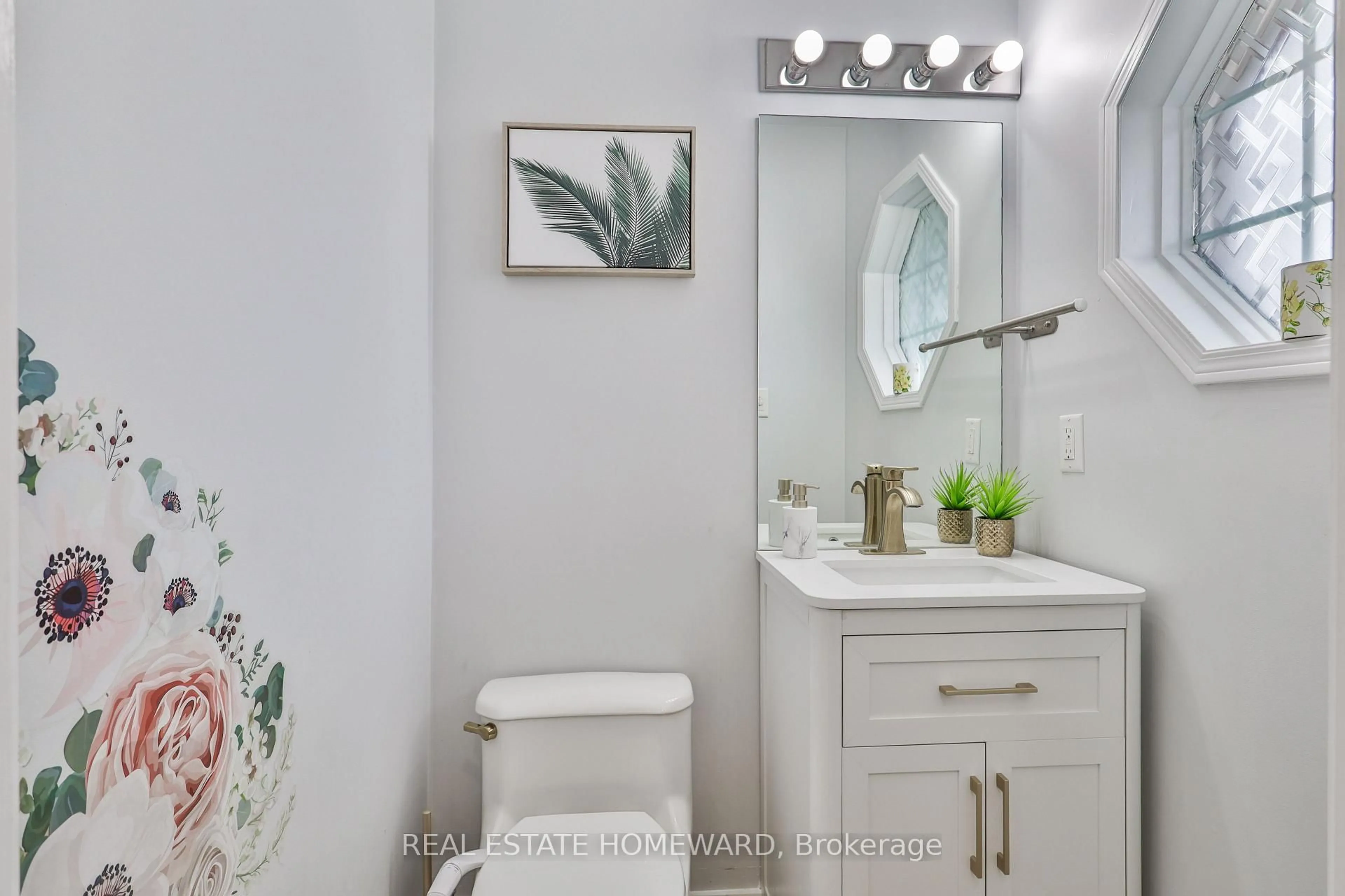 Standard bathroom, ceramic/tile floor for 20 MASTERS Dr, Barrie Ontario L4M 6W4