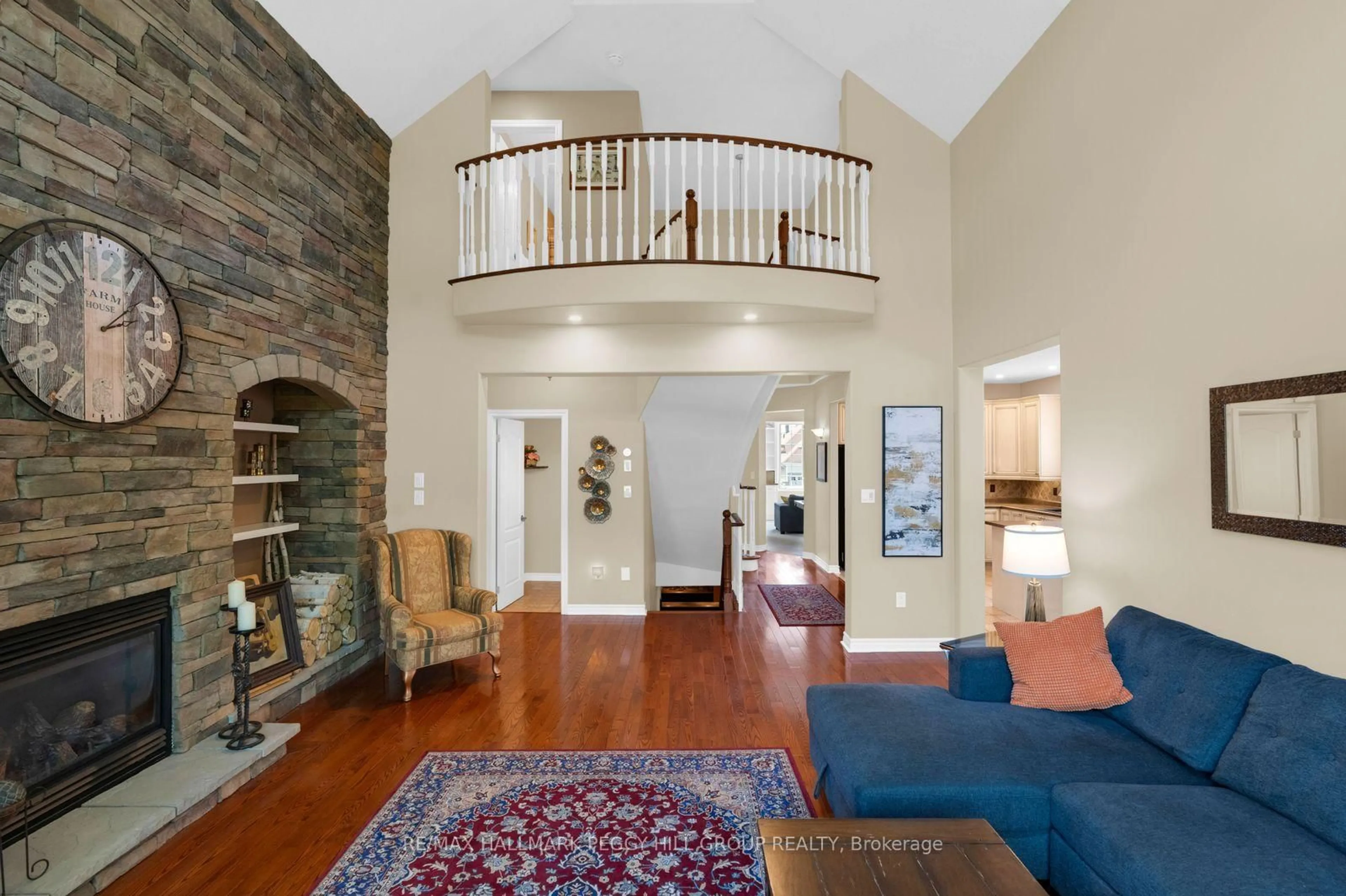 Indoor foyer for 17 Oakmont Ave, Oro-Medonte Ontario L0L 2L0