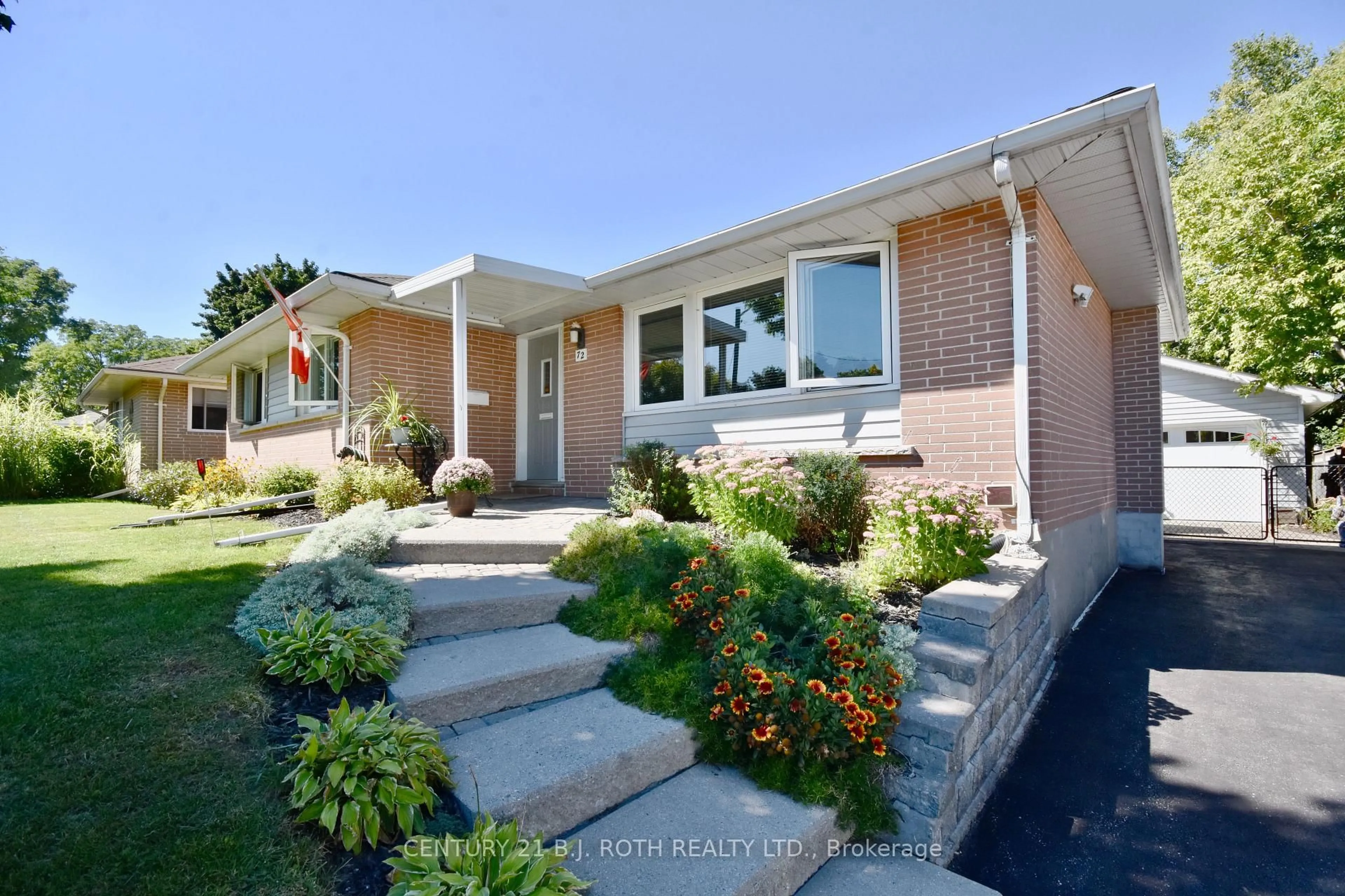Home with brick exterior material, street for 72 ROSE St, Barrie Ontario L4M 2T2