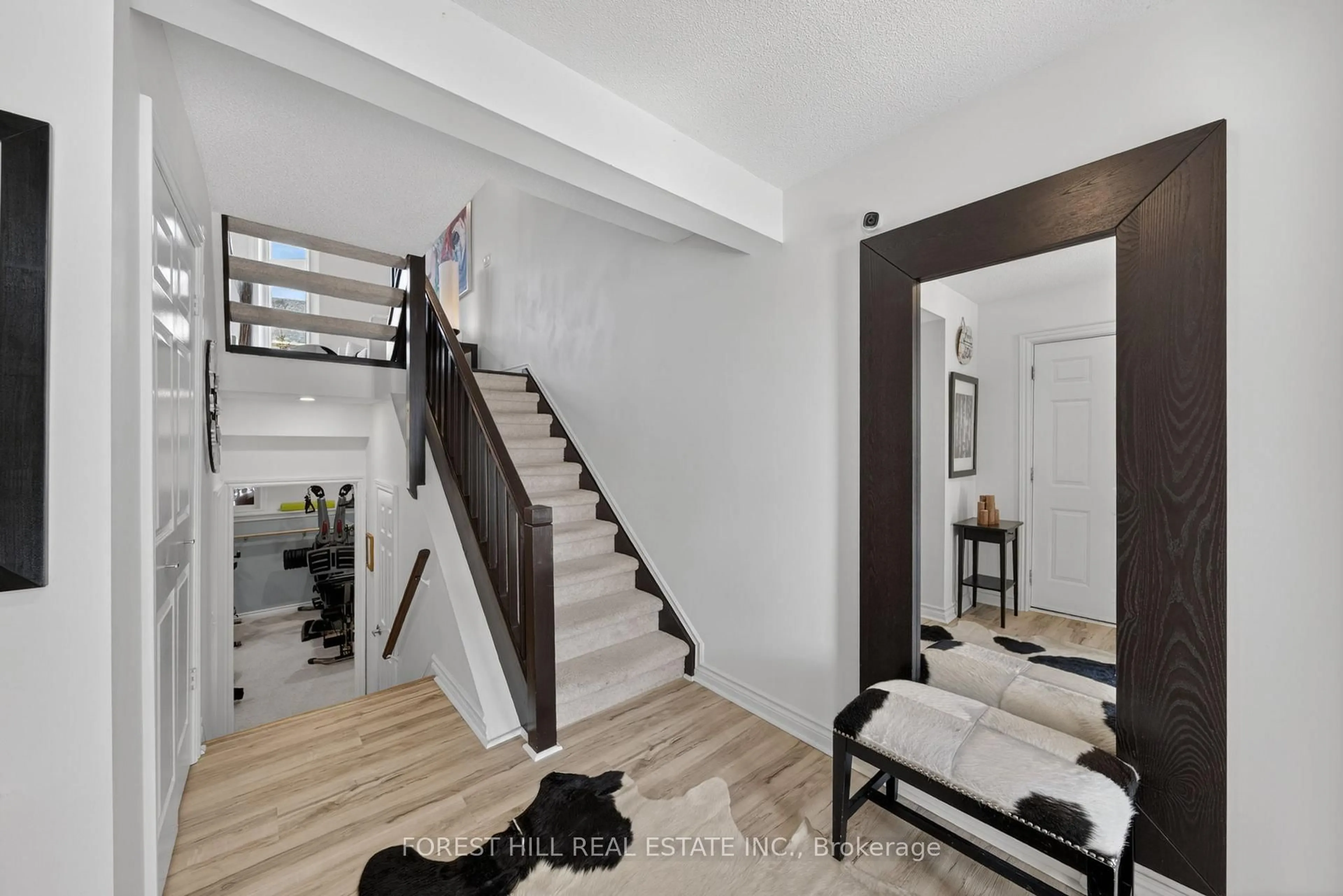 Indoor entryway for 53 Lighthouse Lane #12, Collingwood Ontario L9Y 5C8