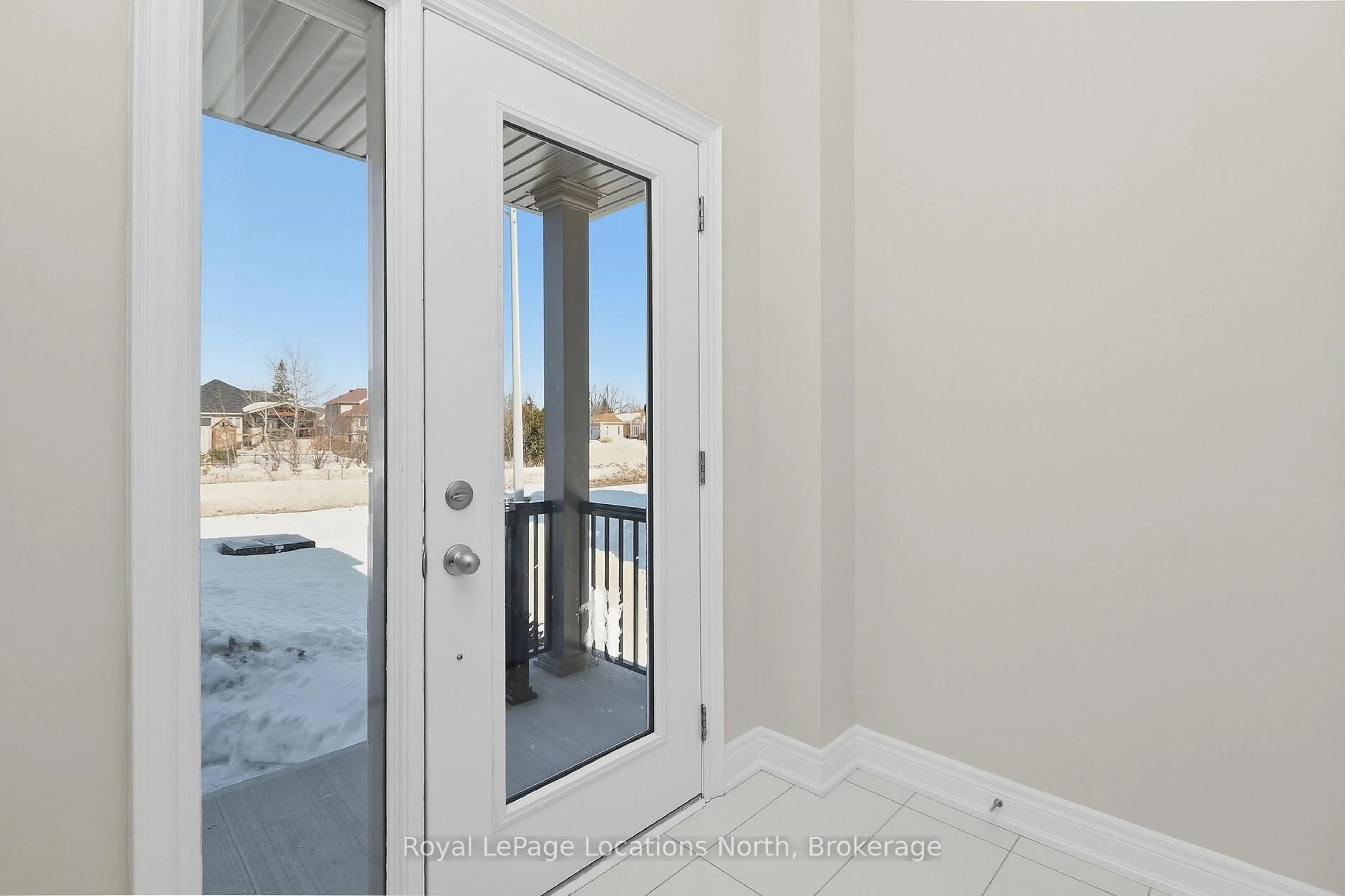 Indoor entryway for 335 Atkinson St, Clearview Ontario L0M 1S0