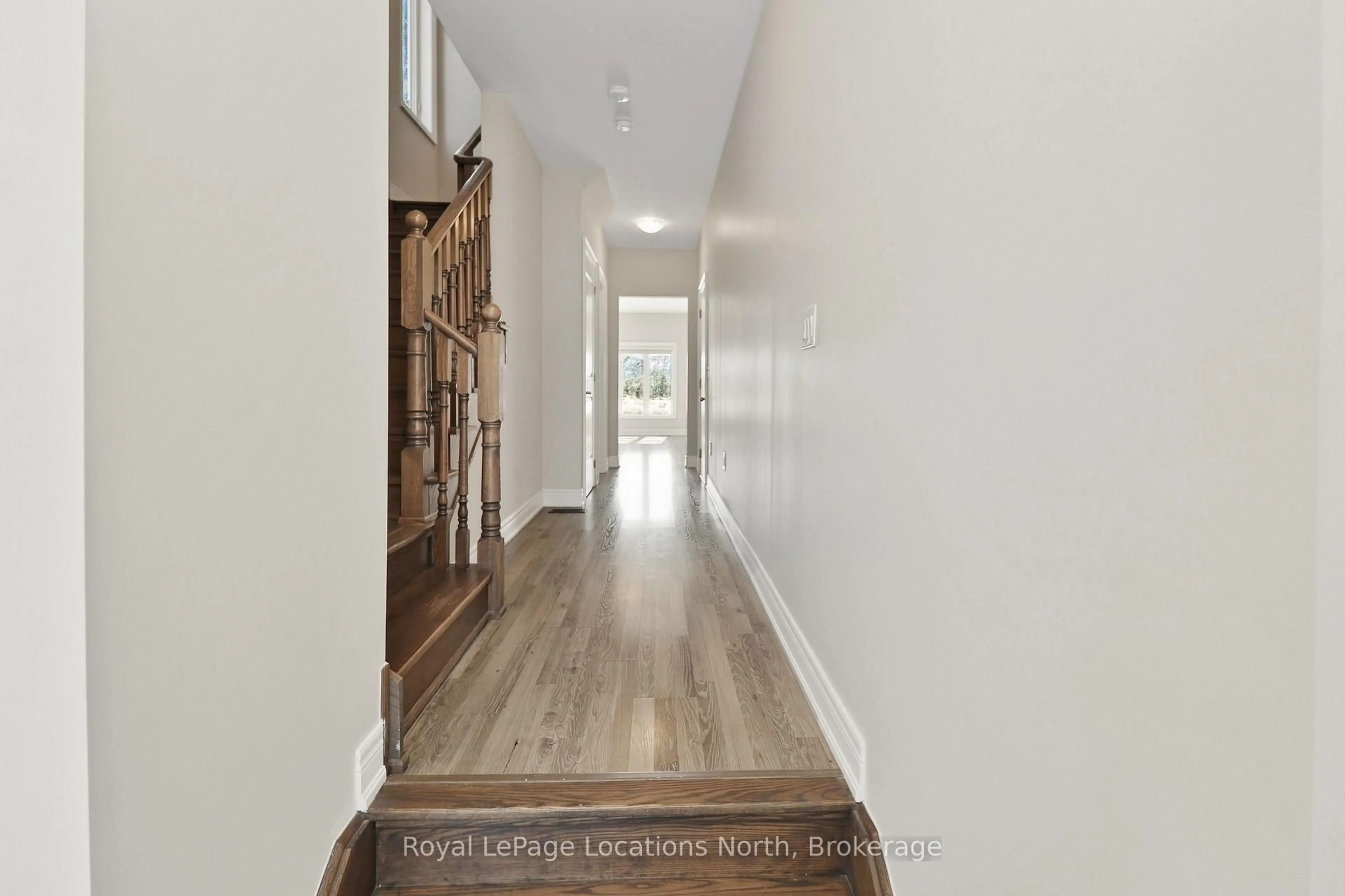 Indoor entryway for 335 Atkinson St, Clearview Ontario L0M 1S0