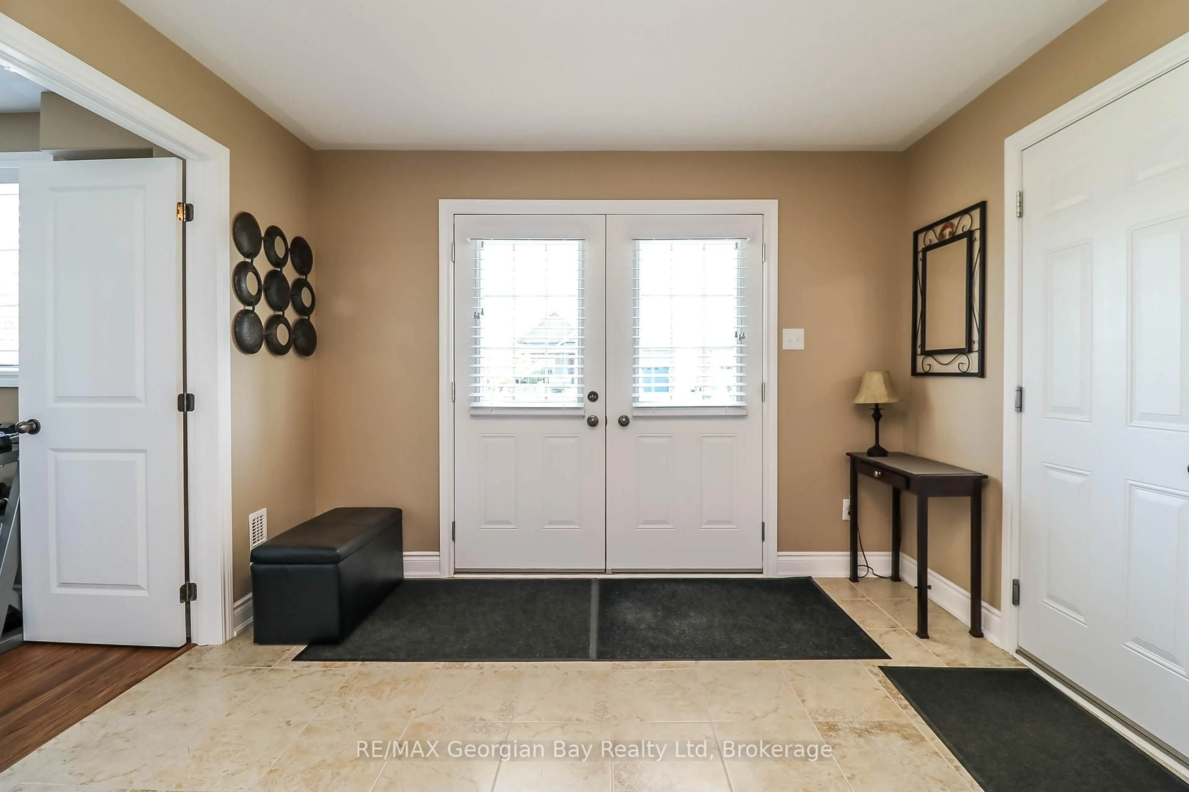 Indoor entryway for 936 Jordeli Lane, Midland Ontario L4R 0A6