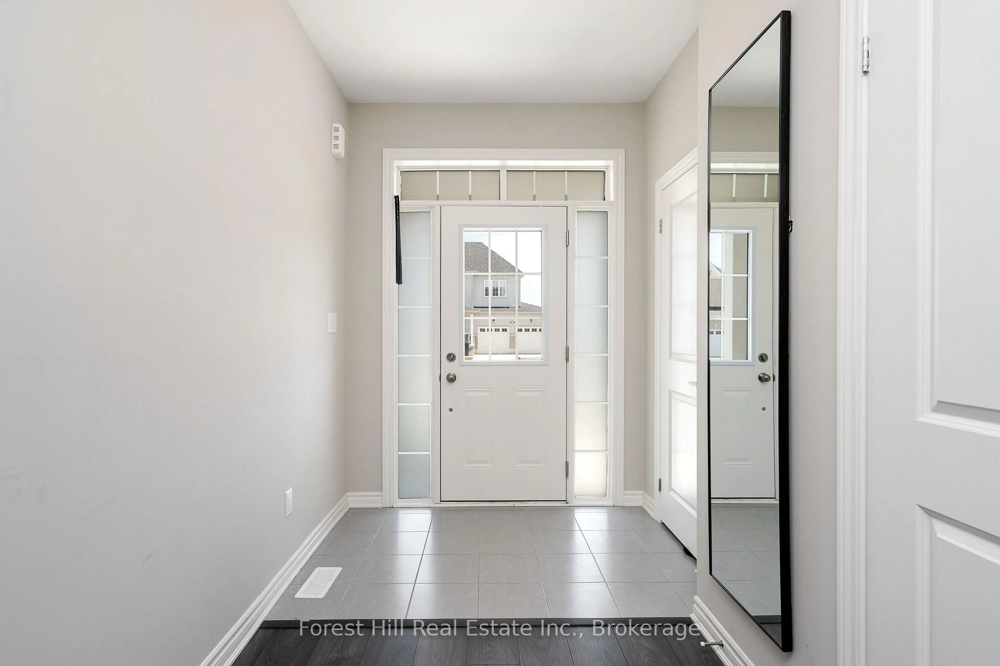 Indoor entryway for 281 Springfield Cres, Clearview Ontario L0M 1S0