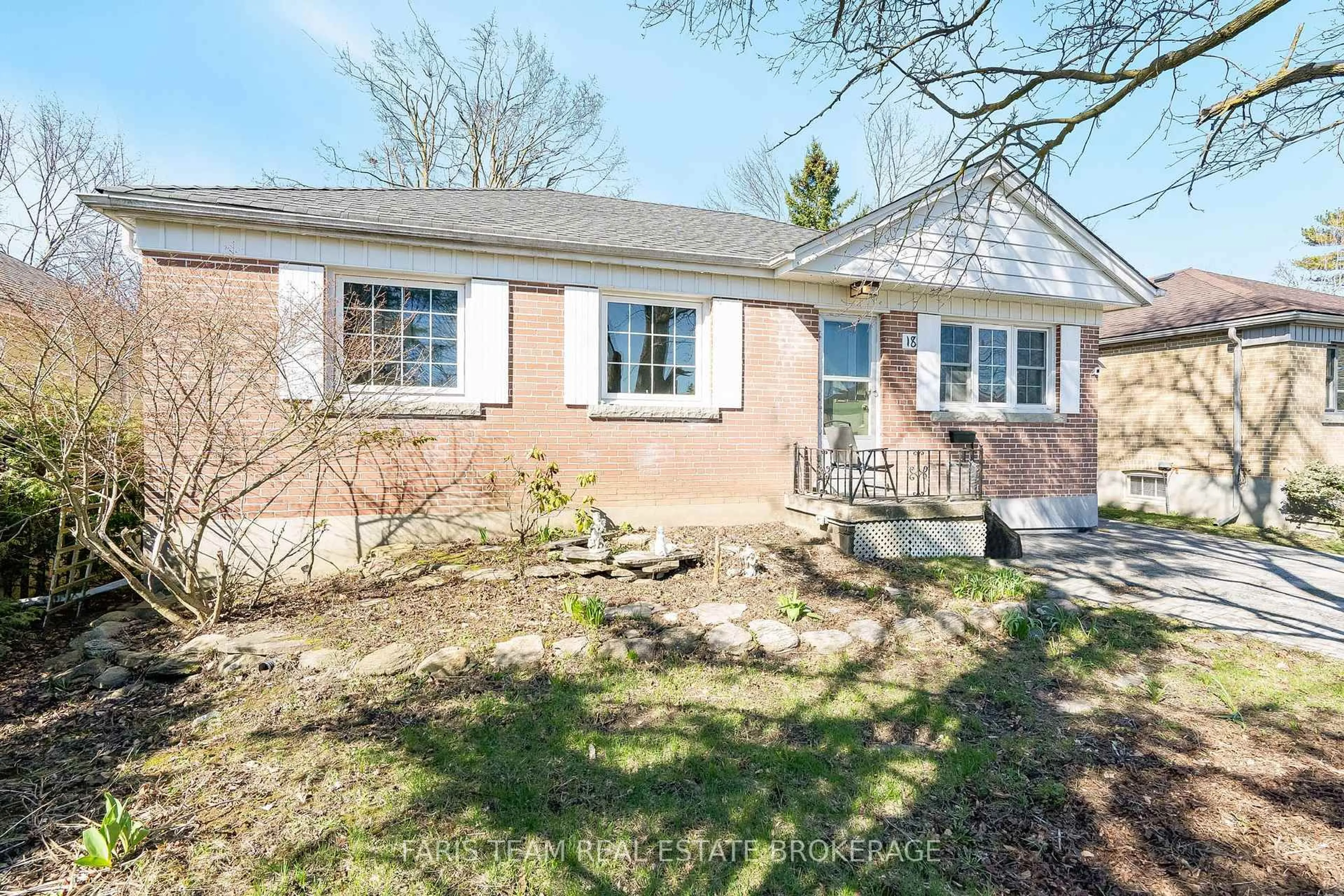 Home with brick exterior material, street for 18 Newton St, Barrie Ontario L4M 3N3