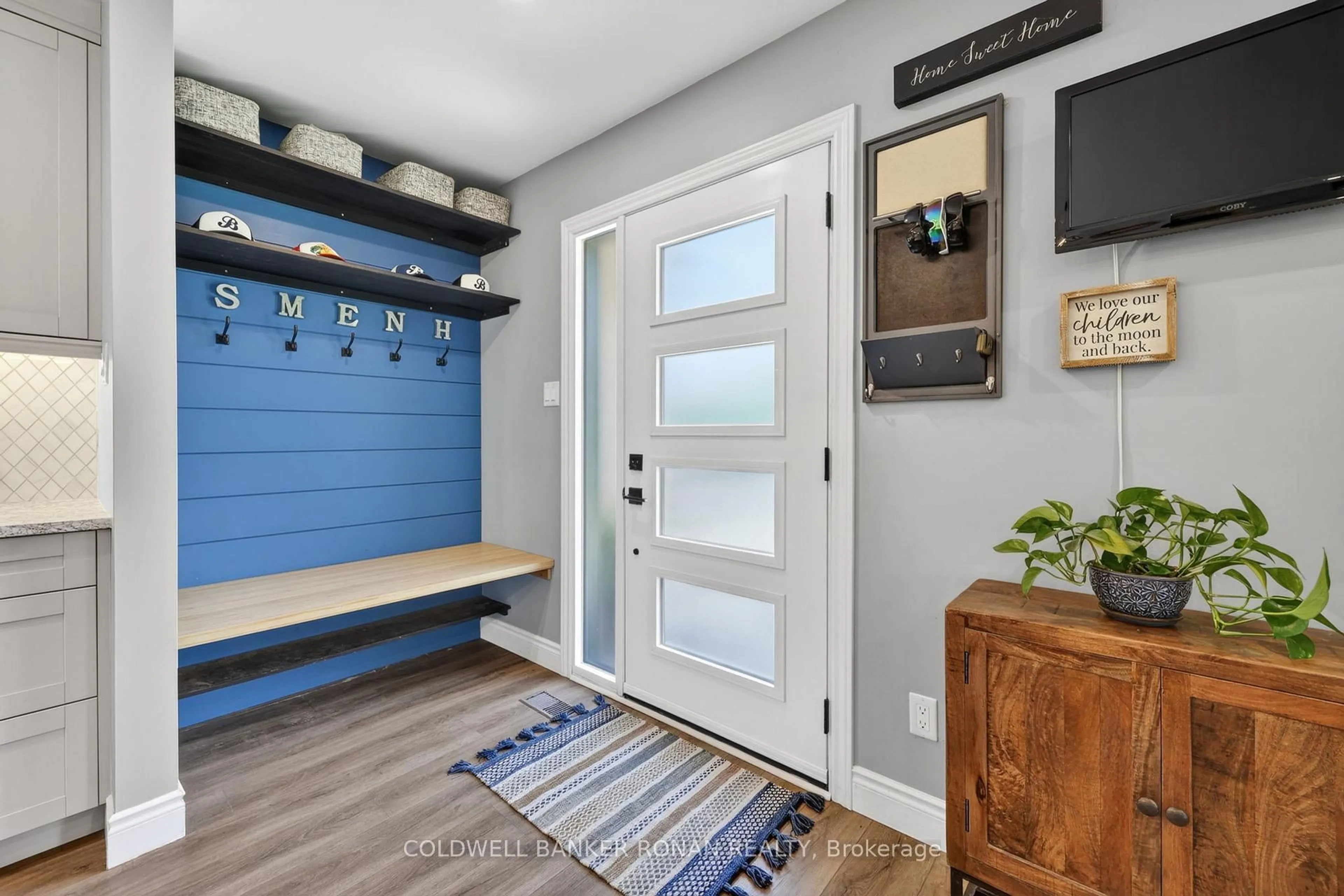 Indoor entryway for 1959 Snow Valley Rd, Springwater Ontario L0L 1Y3