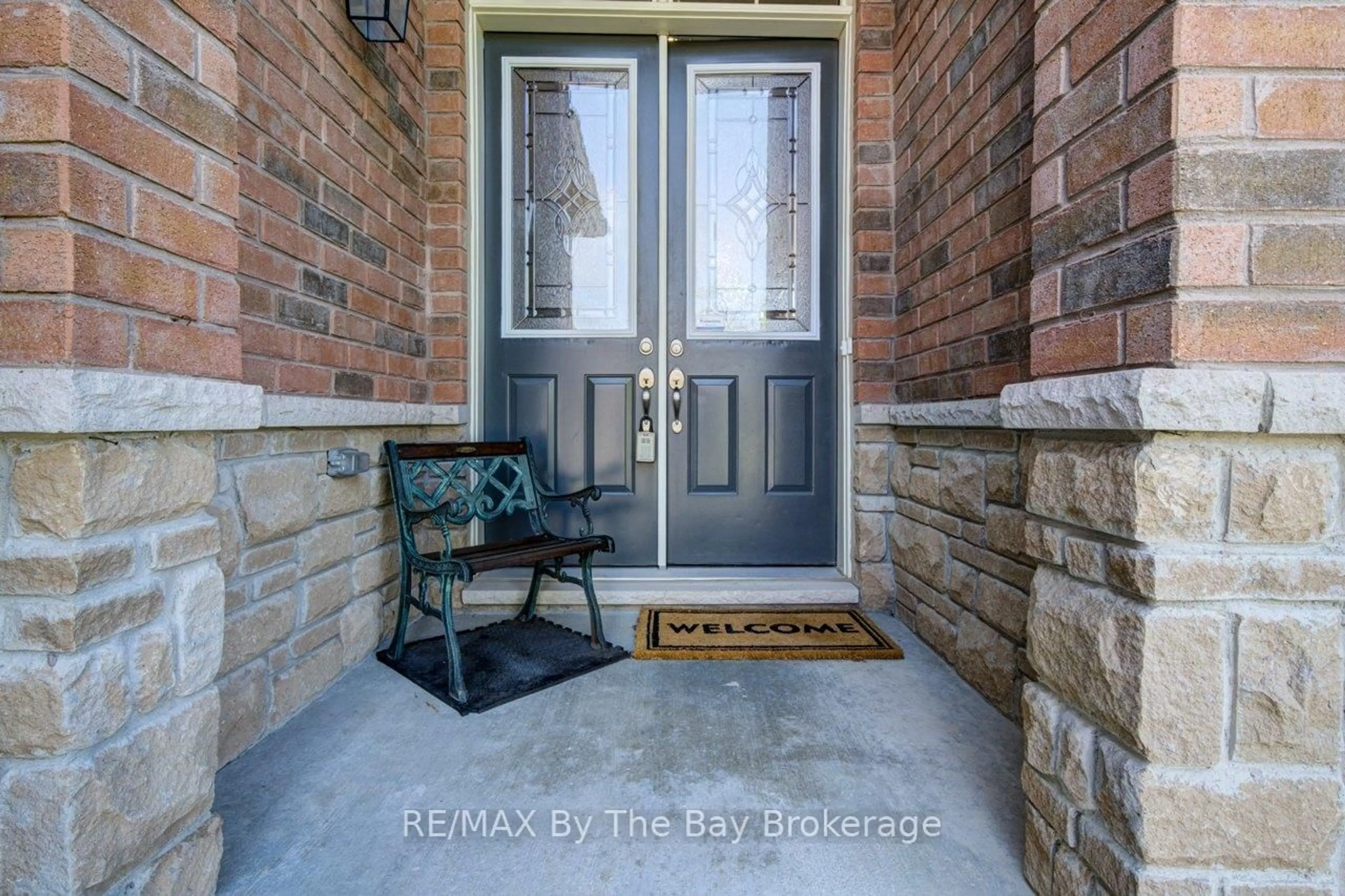 Indoor entryway for 100 ALLEGRA Dr, Wasaga Beach Ontario L9Z 1P2