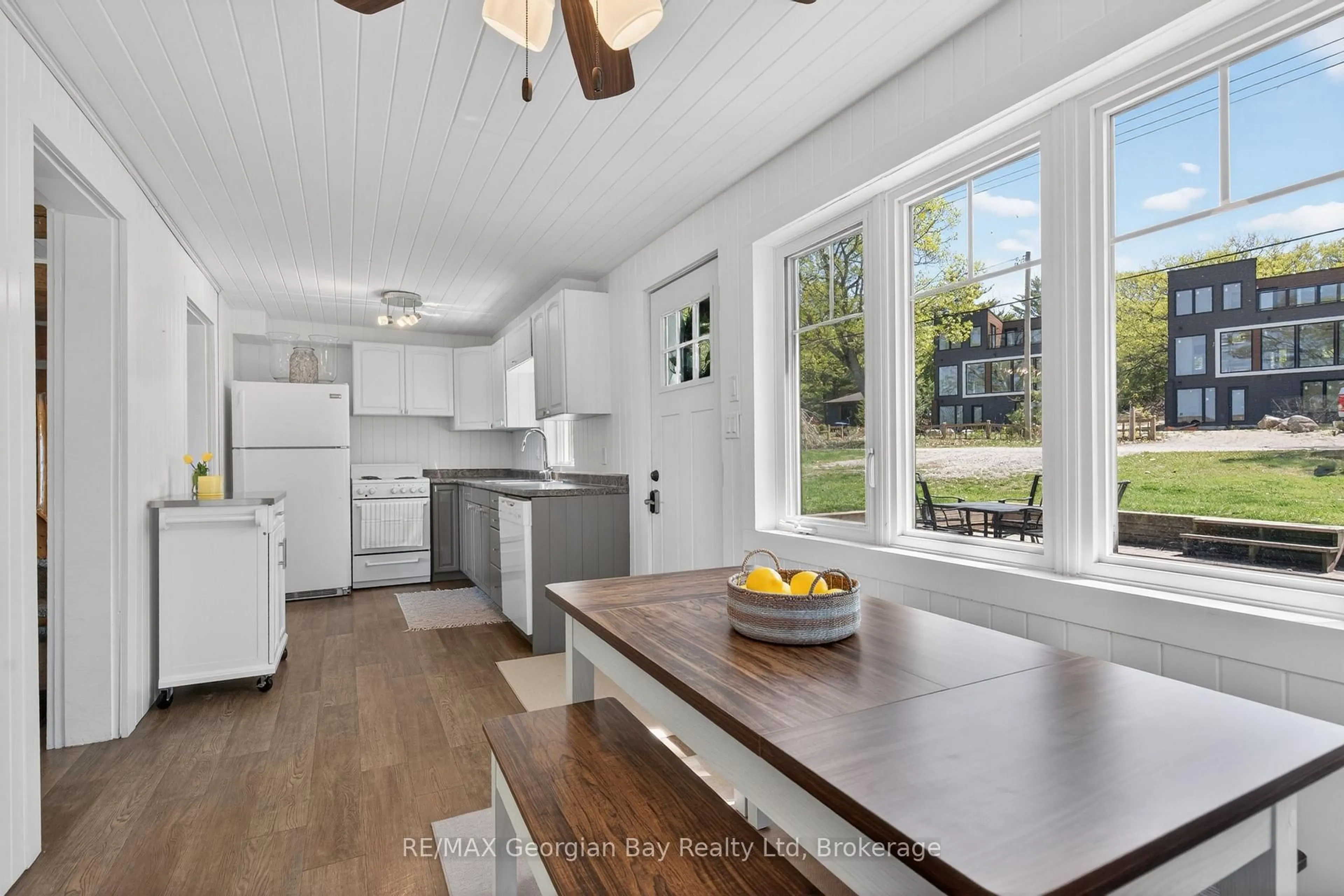 Open concept kitchen, unknown for 83 BEACH Rd, Tiny Ontario L9M 1R2