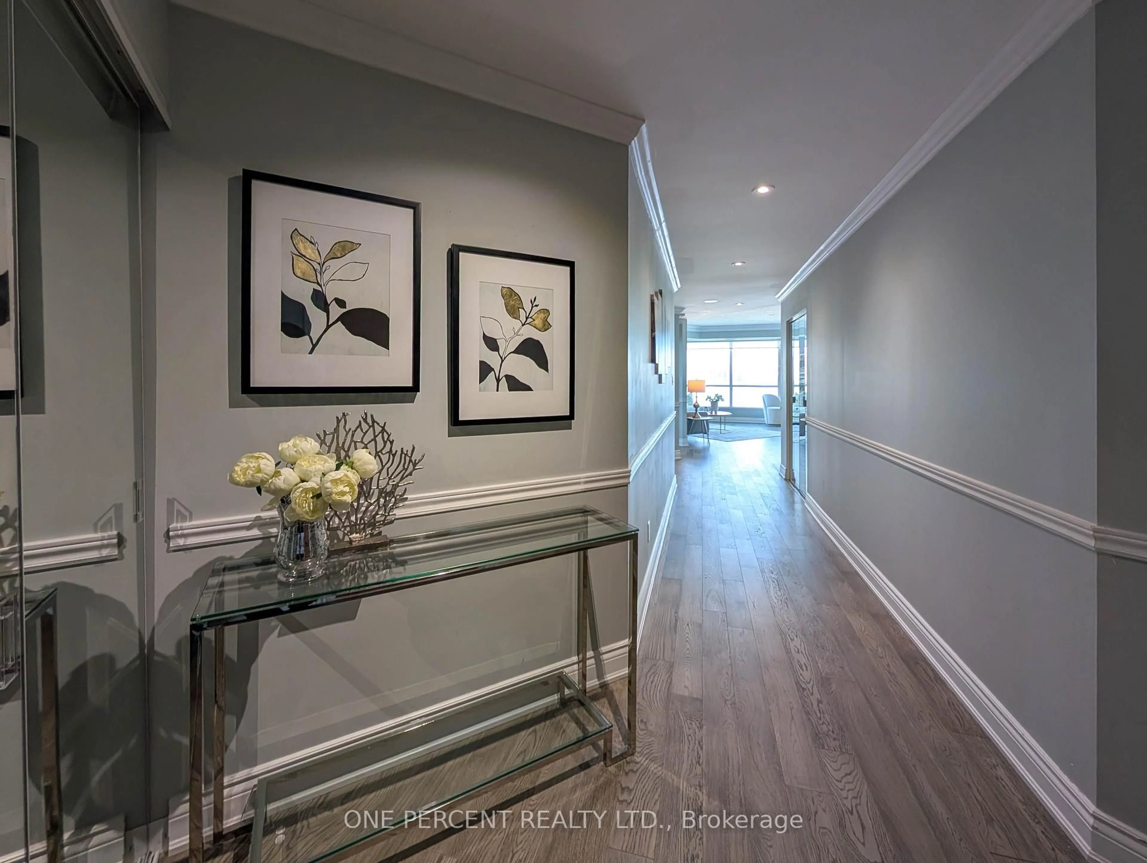 Indoor entryway for 33 ELLEN St #604, Barrie Ontario L4N 6E9