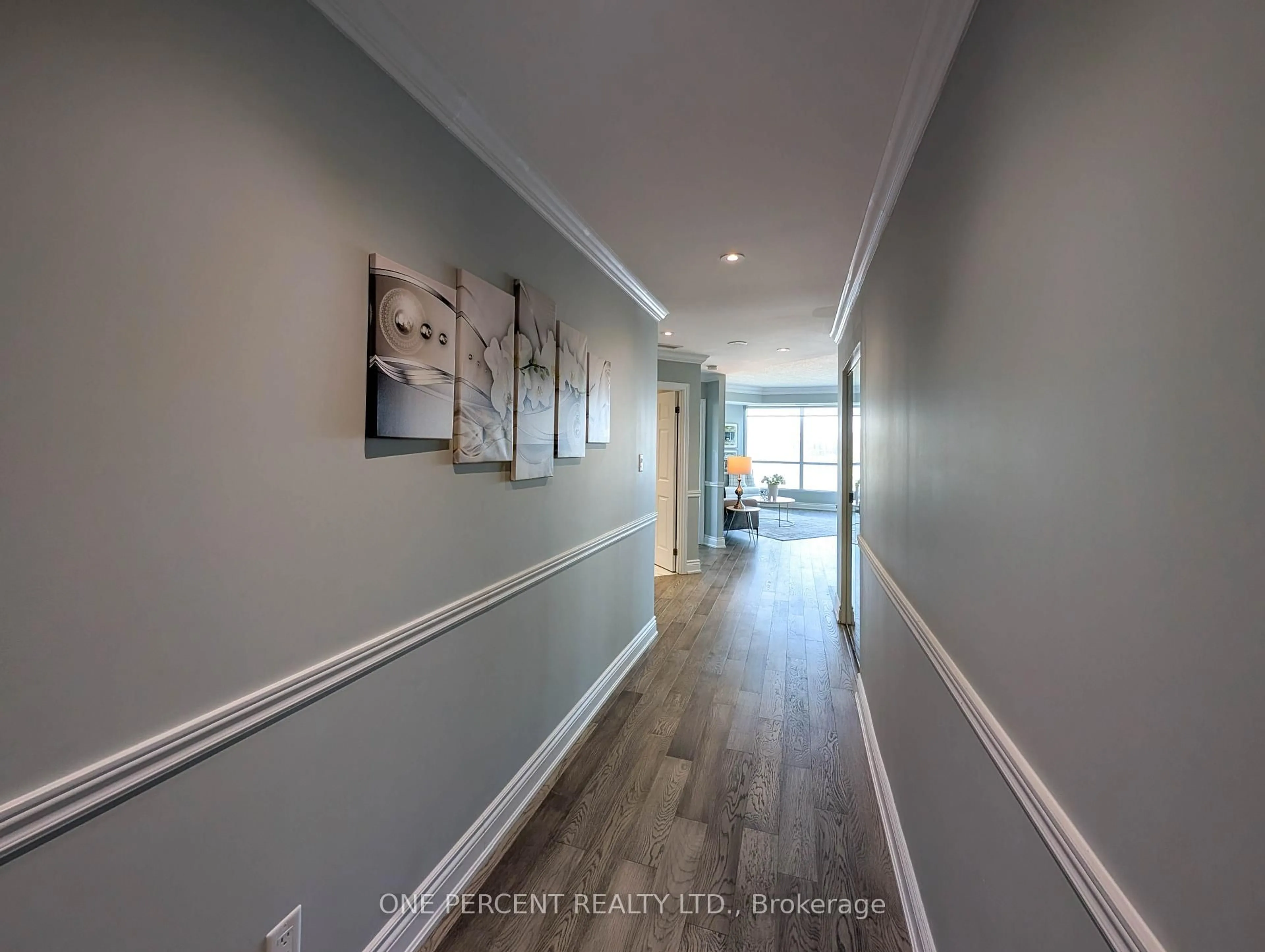 Indoor entryway for 33 ELLEN St #604, Barrie Ontario L4N 6E9