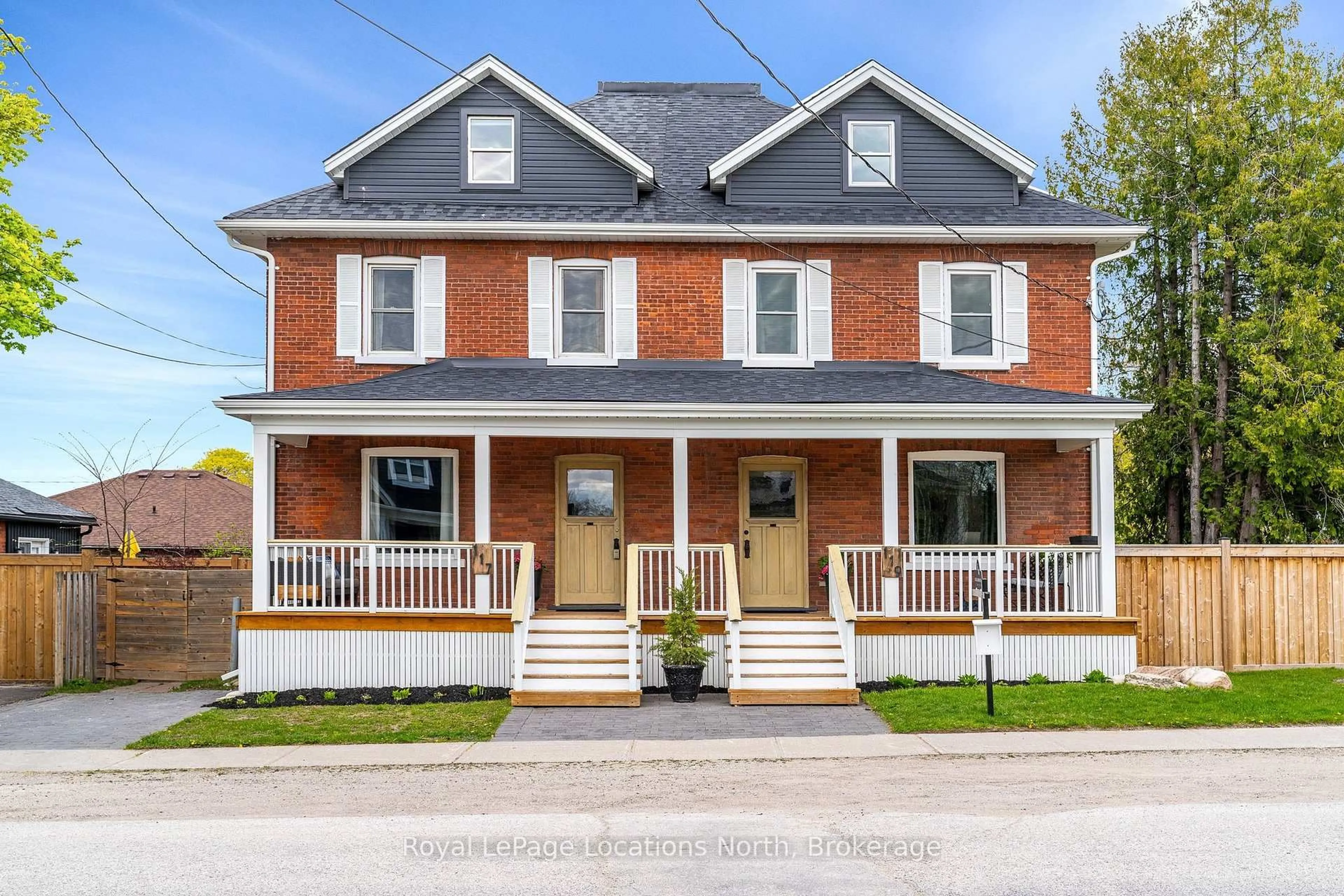 Home with brick exterior material, street for 117 Napier St, Collingwood Ontario L9Y 3T1