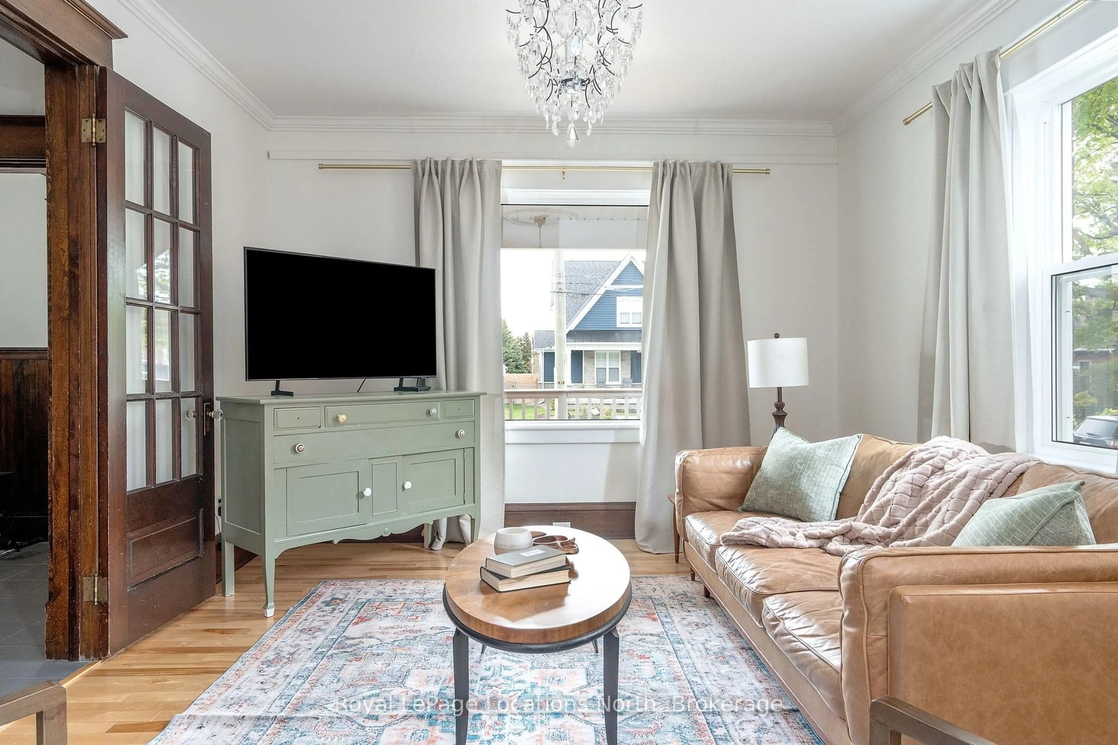 Living room with furniture, unknown for 117 Napier St, Collingwood Ontario L9Y 3T1