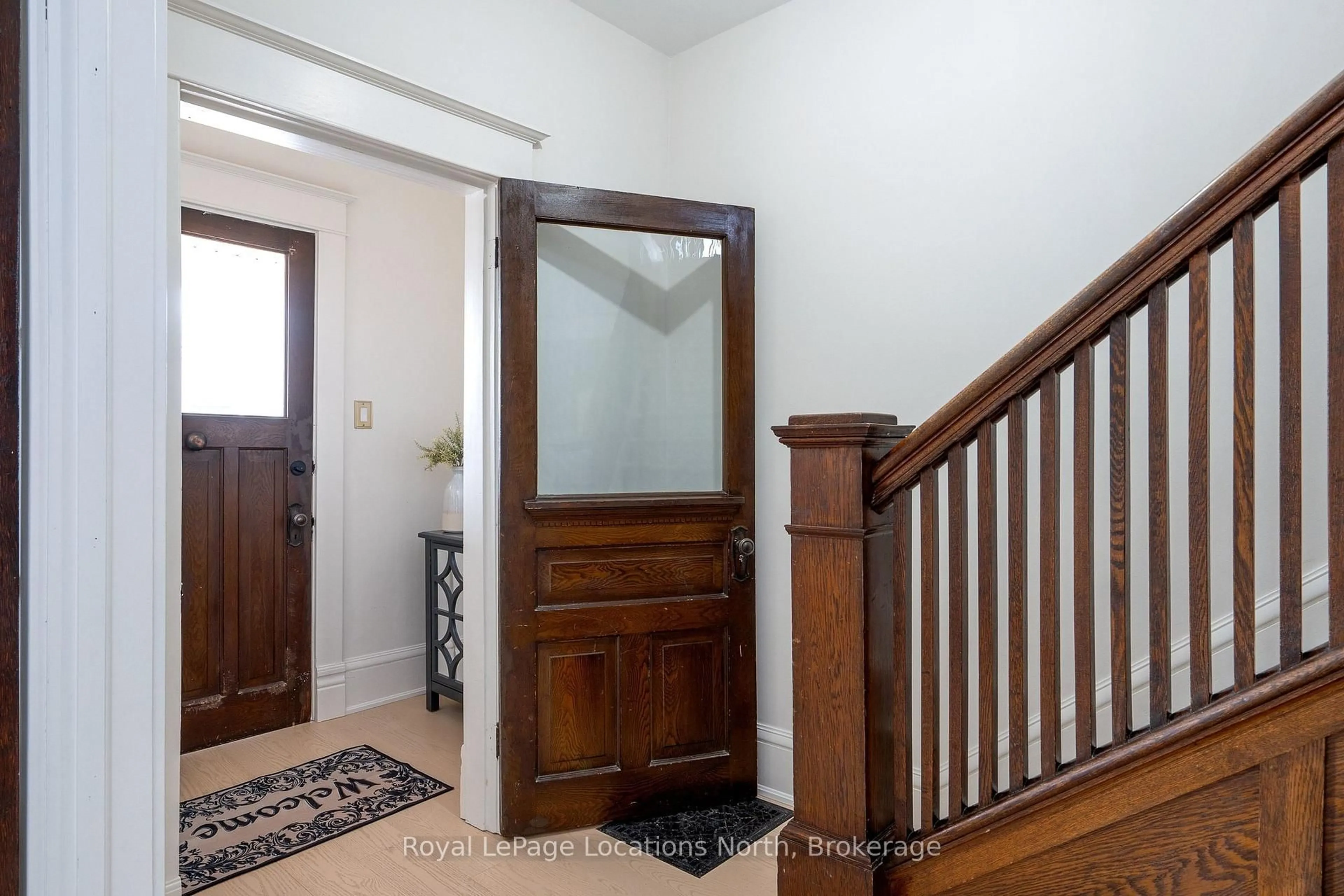 Indoor entryway for 119 Napier St, Collingwood Ontario L9Y 3T1
