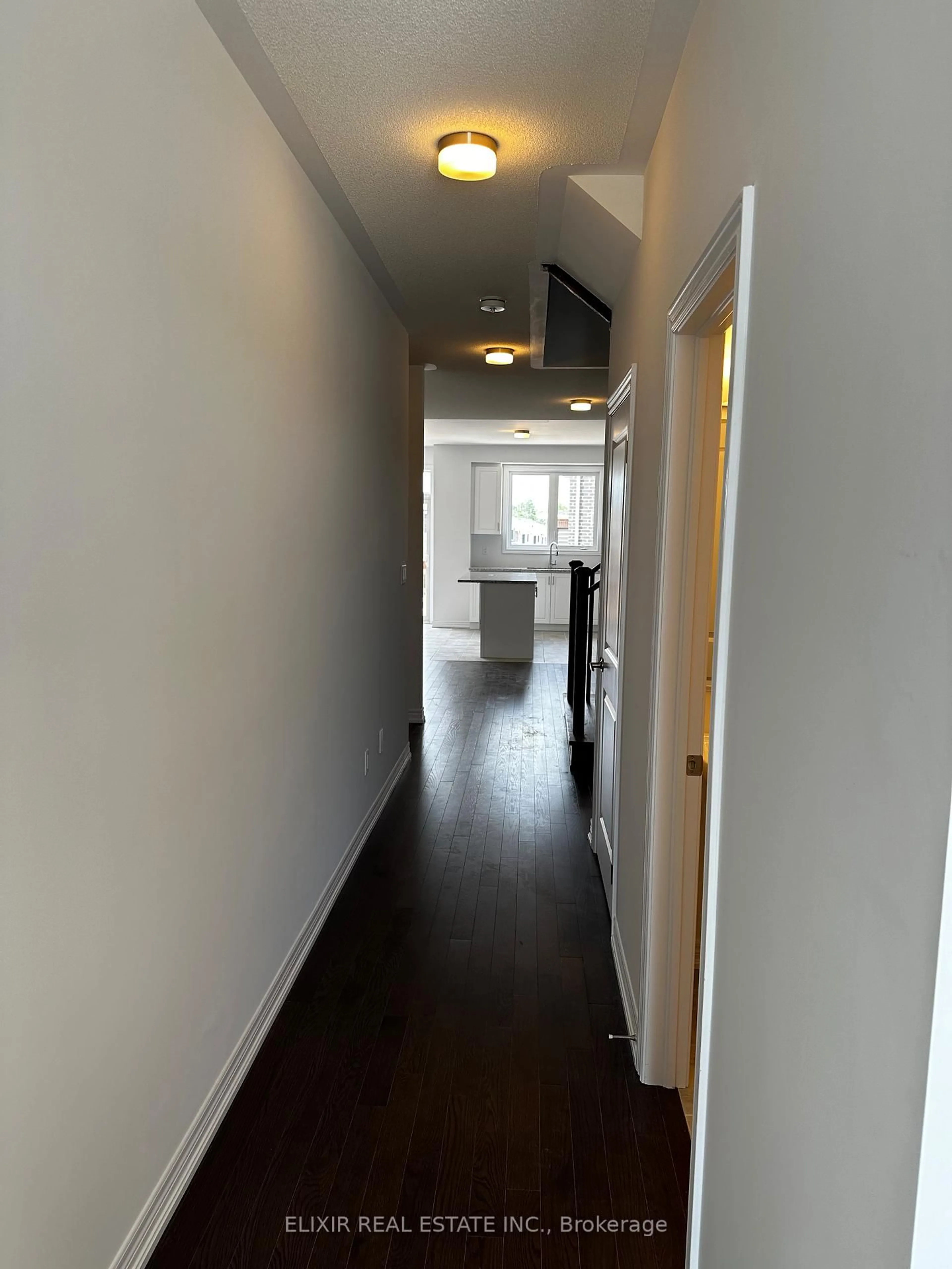 A pic of a room for 141 Fenchurch Manr, Barrie Ontario L9J 0X1