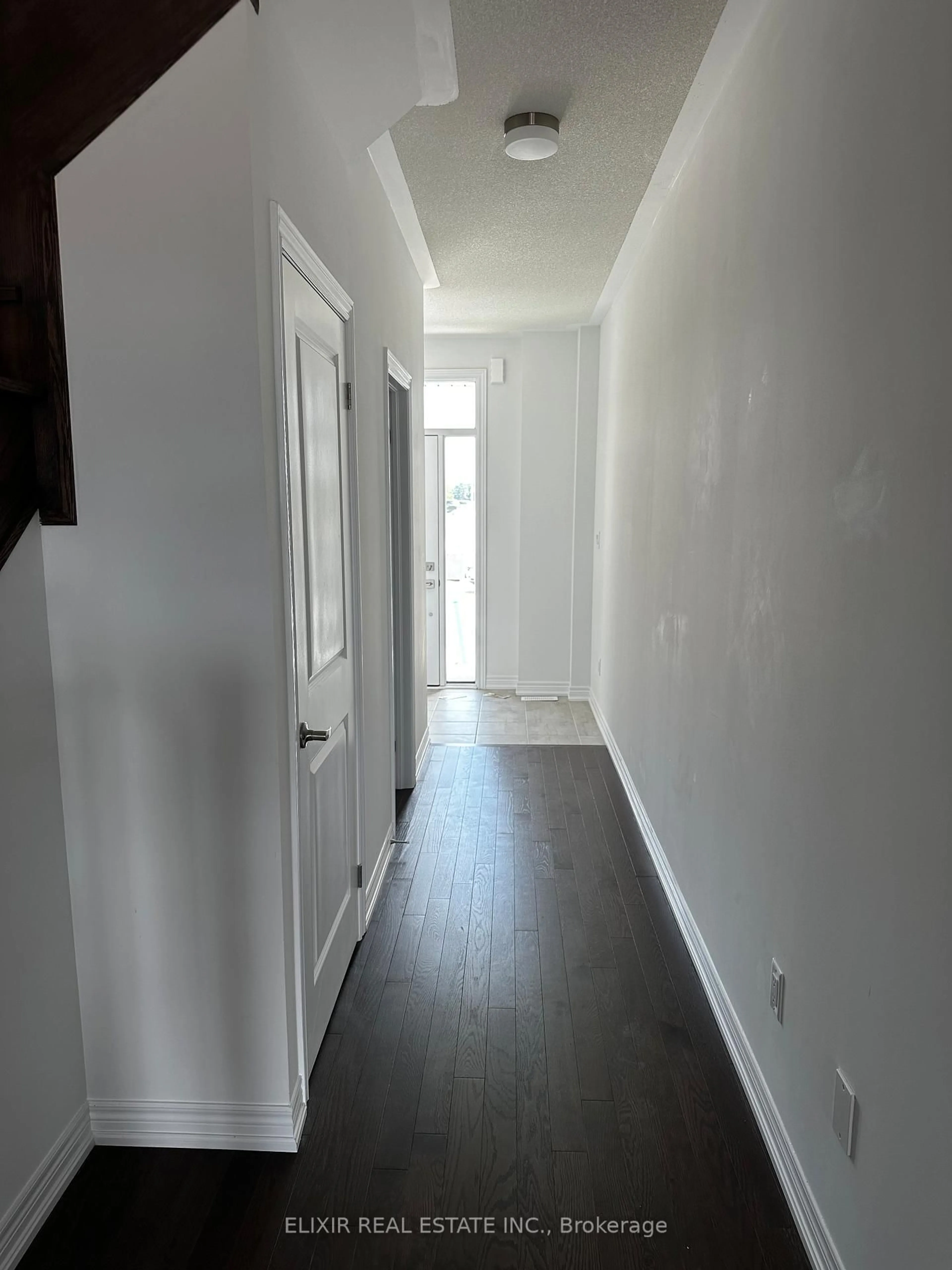 A pic of a room for 141 Fenchurch Manr, Barrie Ontario L9J 0X1