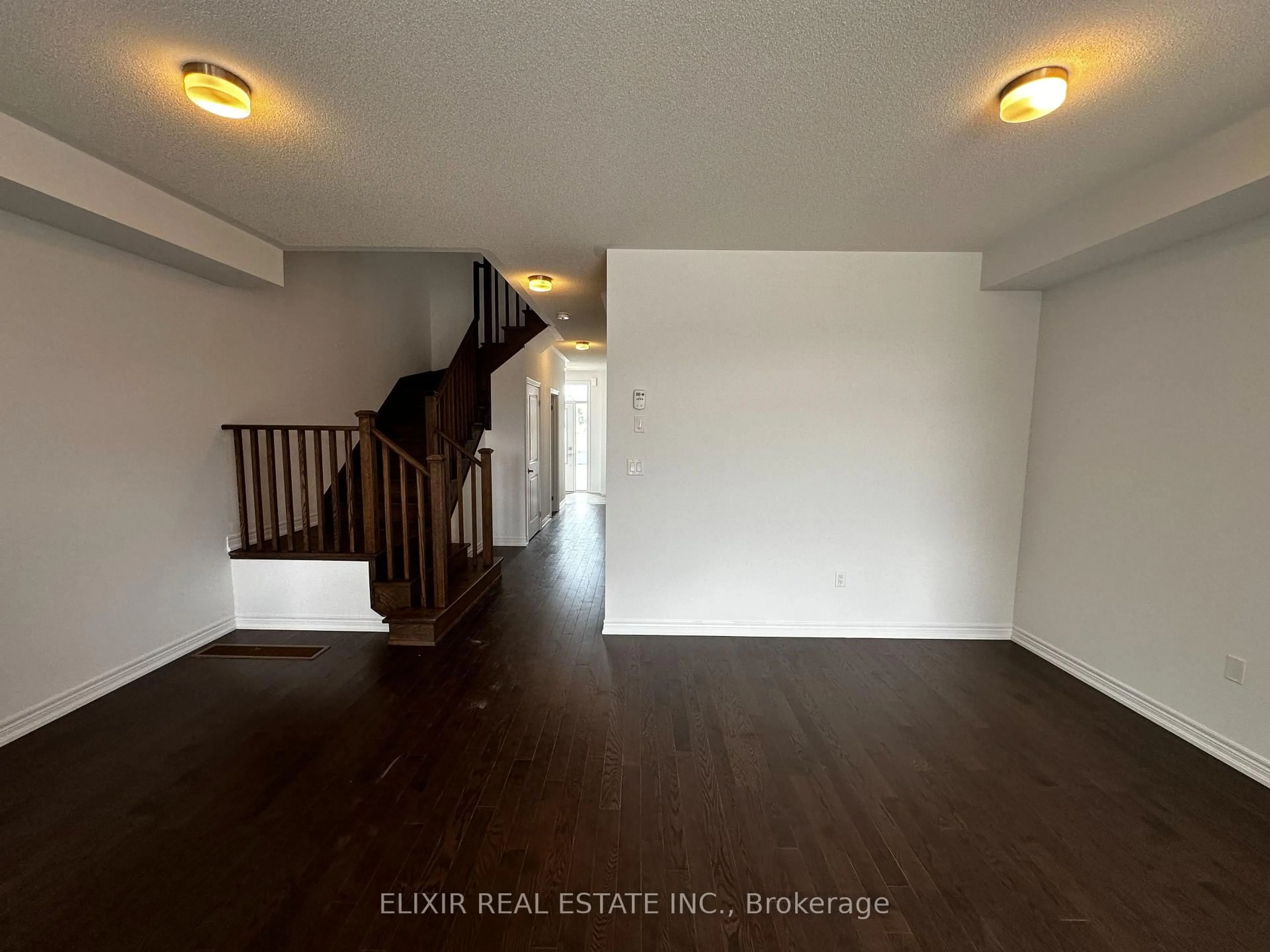 A pic of a room for 141 Fenchurch Manr, Barrie Ontario L9J 0X1