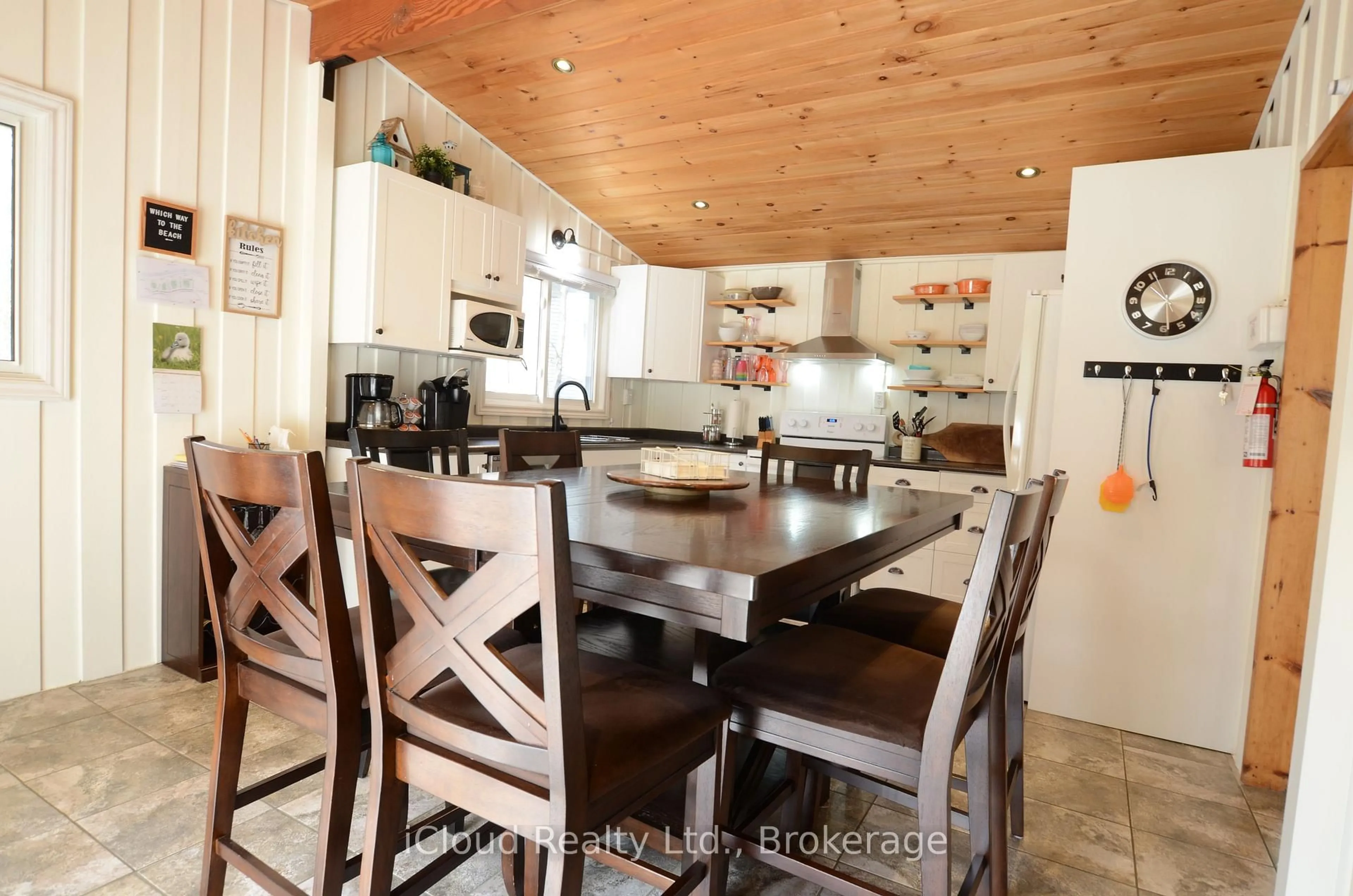 Open concept kitchen, unknown for 20 Roberval Circ, Tiny Ontario L9M 0E1