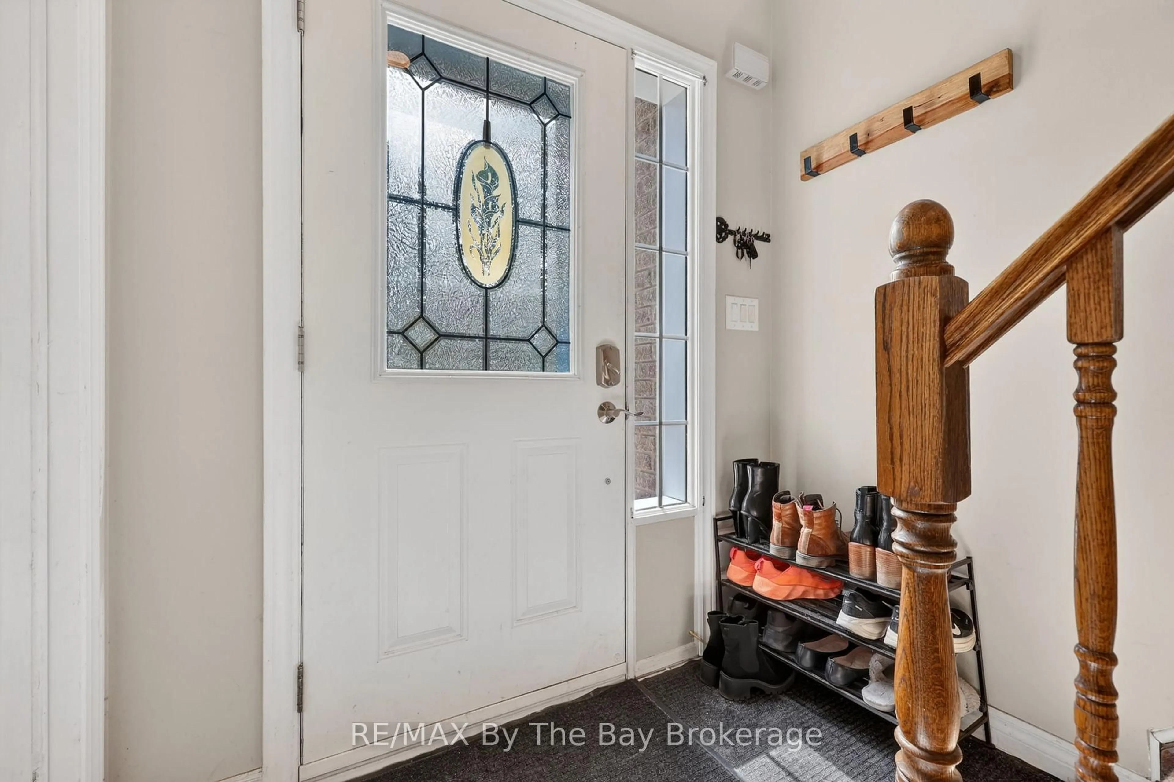 Indoor entryway for 326 Golf Course Rd, Wasaga Beach Ontario L9Z 1S5
