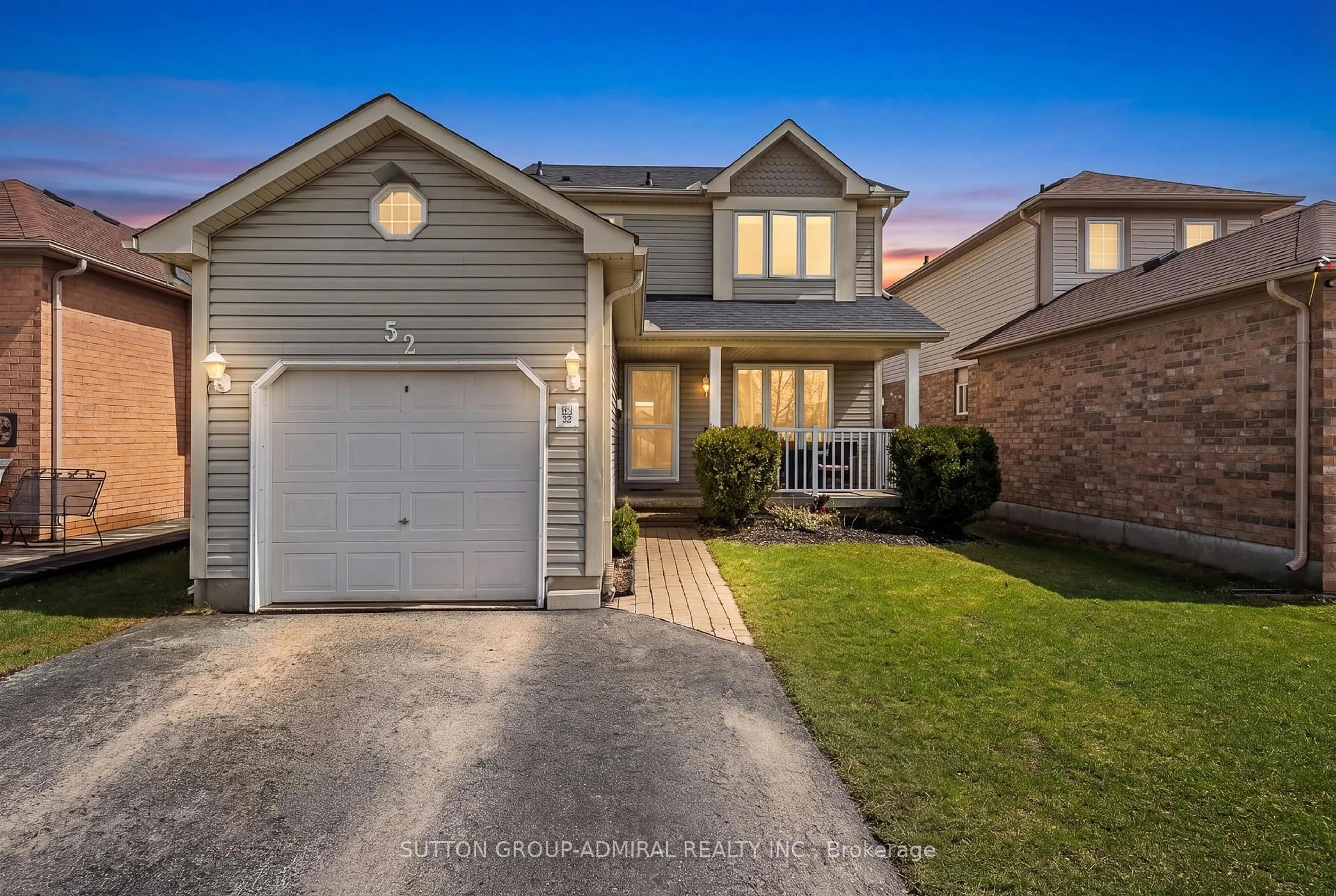 Home with vinyl exterior material, street for 52 Moir Cres, Barrie Ontario L4N 8B2