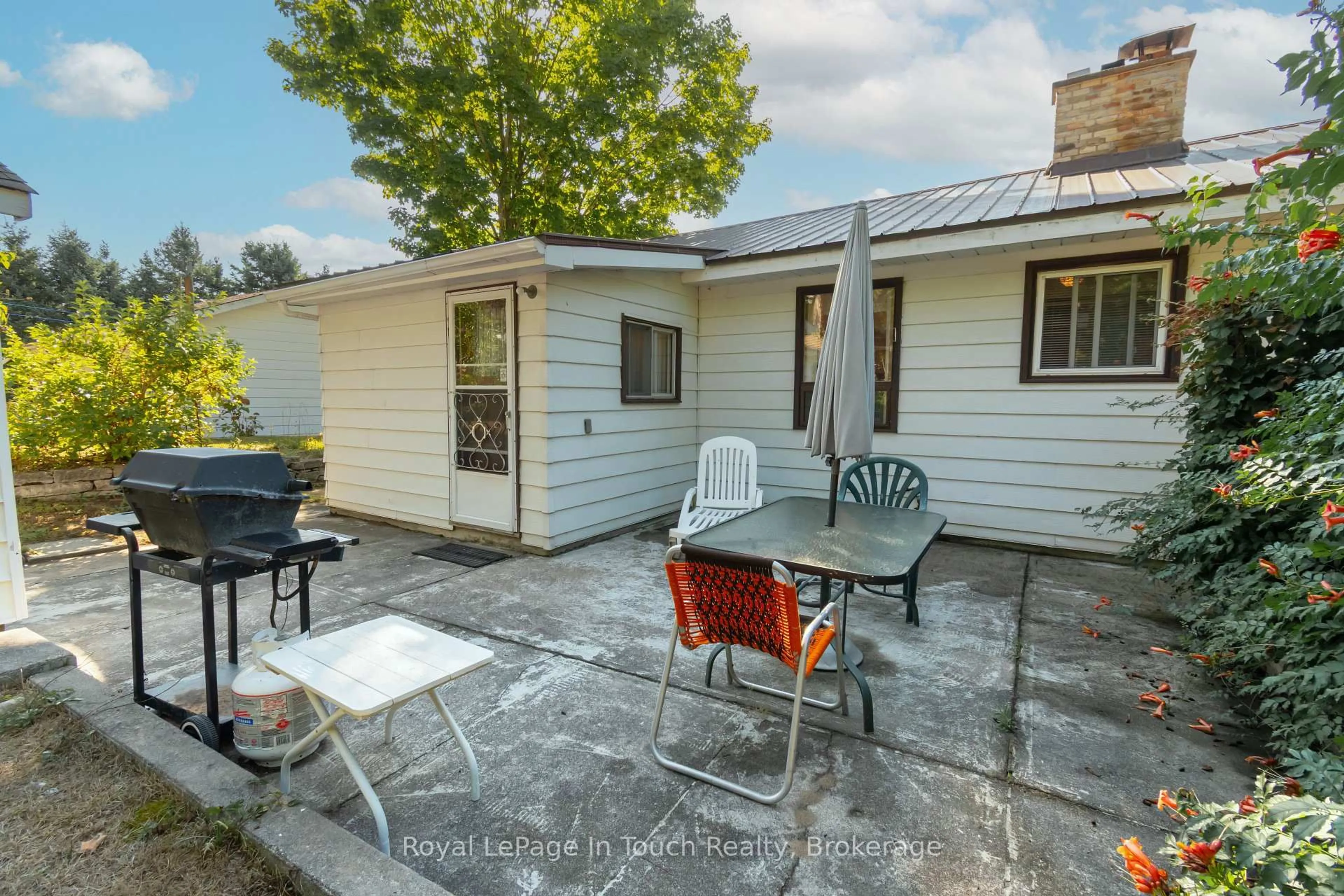 Patio, street for 22 Glendale Rd, Tiny Ontario L9M 0C2