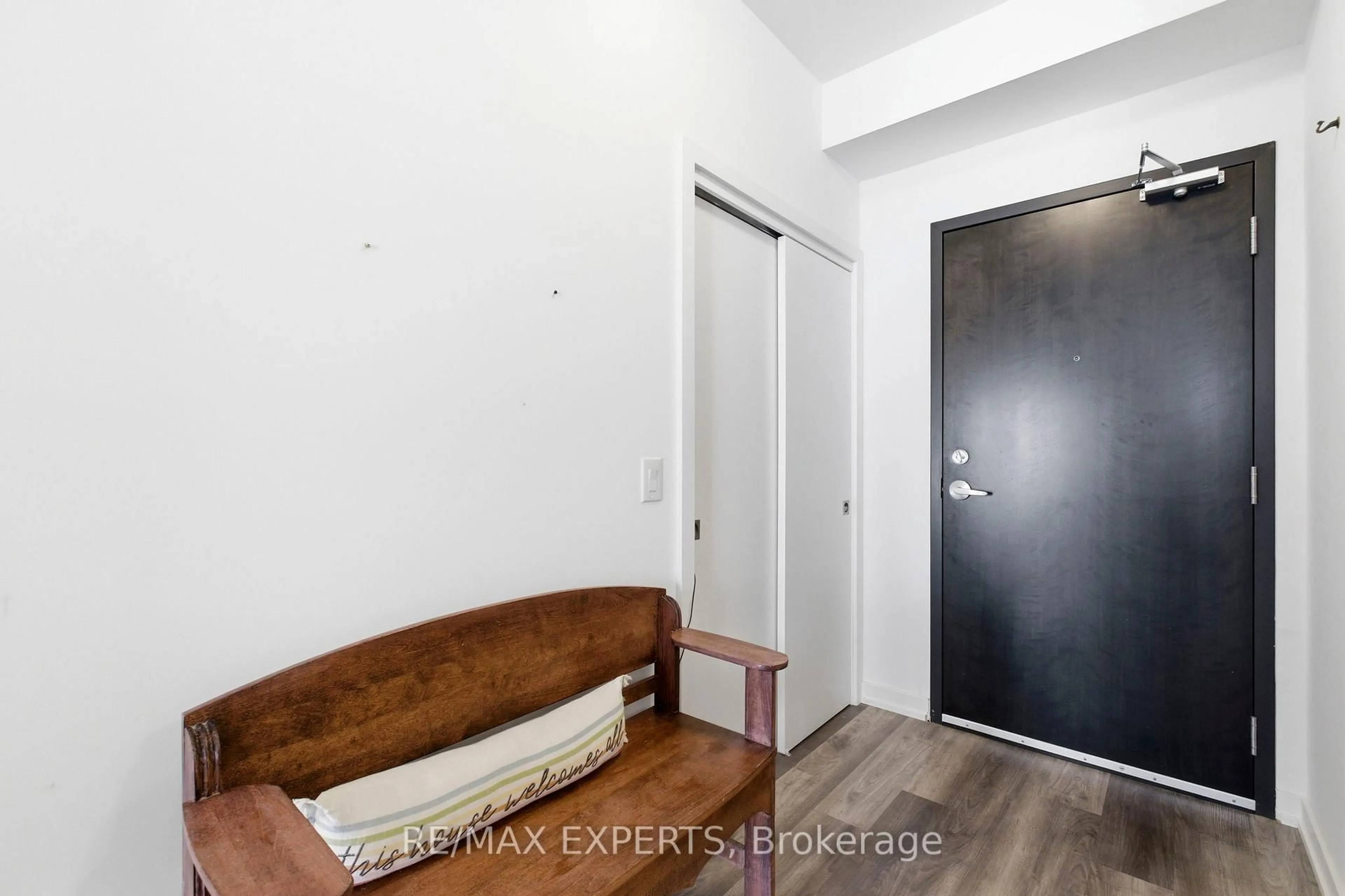 Indoor entryway for 430 Essa Rd #325, Barrie Ontario L4N 9C6