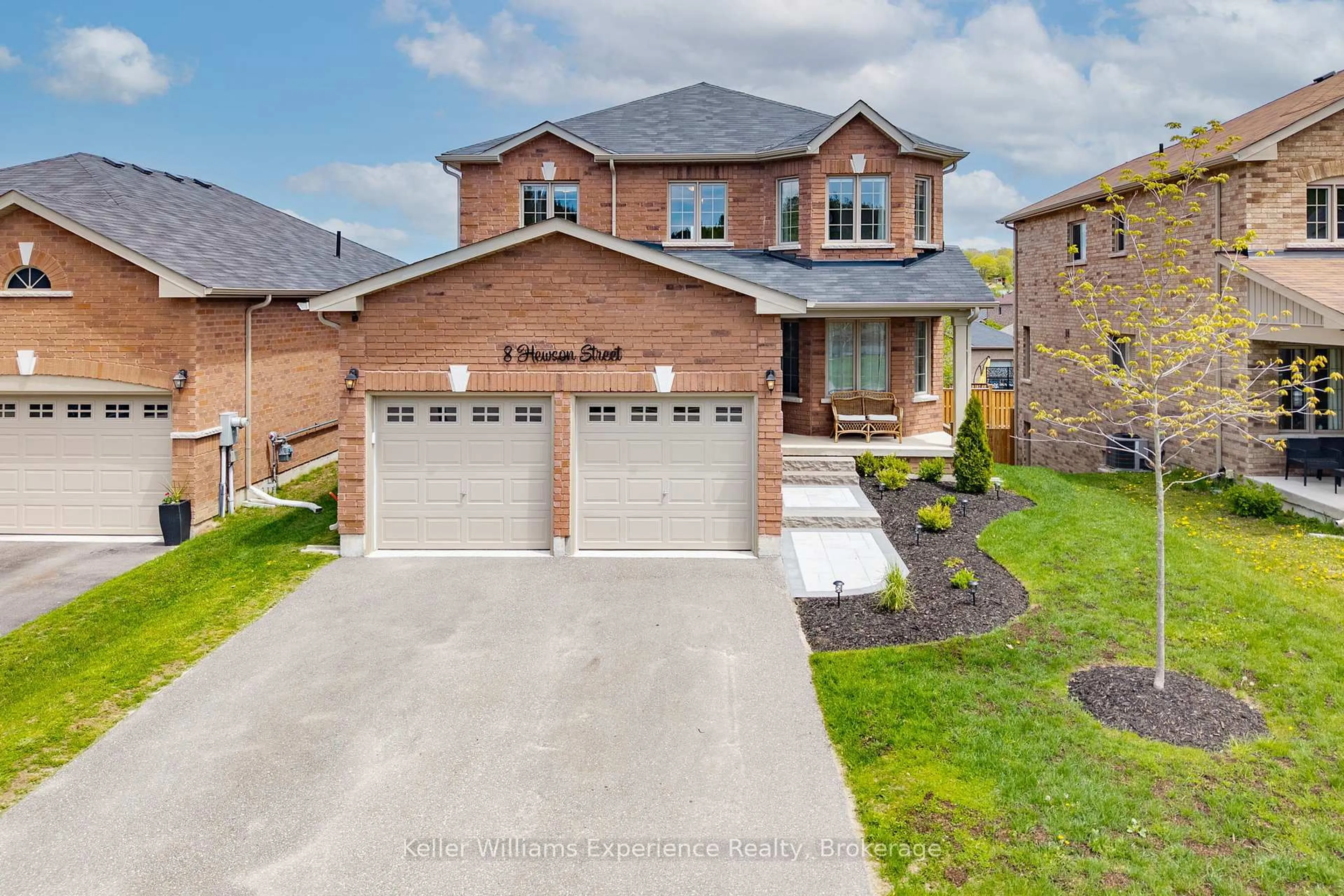 Home with brick exterior material, street for 8 Hewson St, Penetanguishene Ontario L9M 0V8