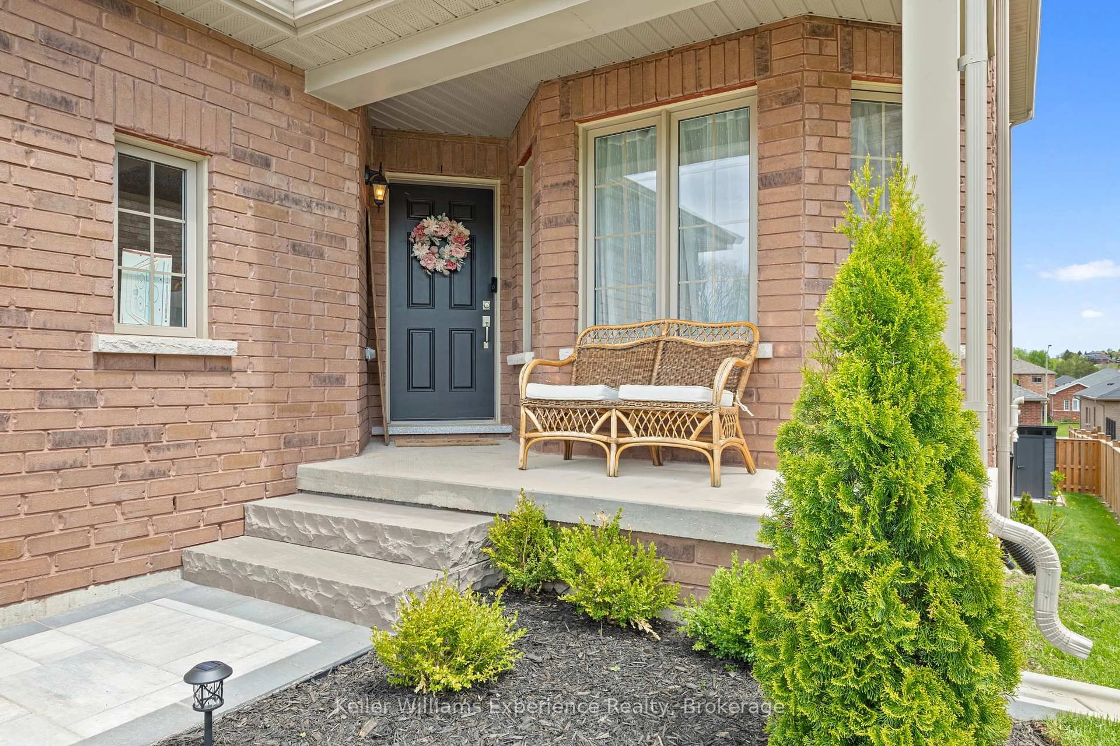 Unknown for 8 Hewson St, Penetanguishene Ontario L9M 0V8