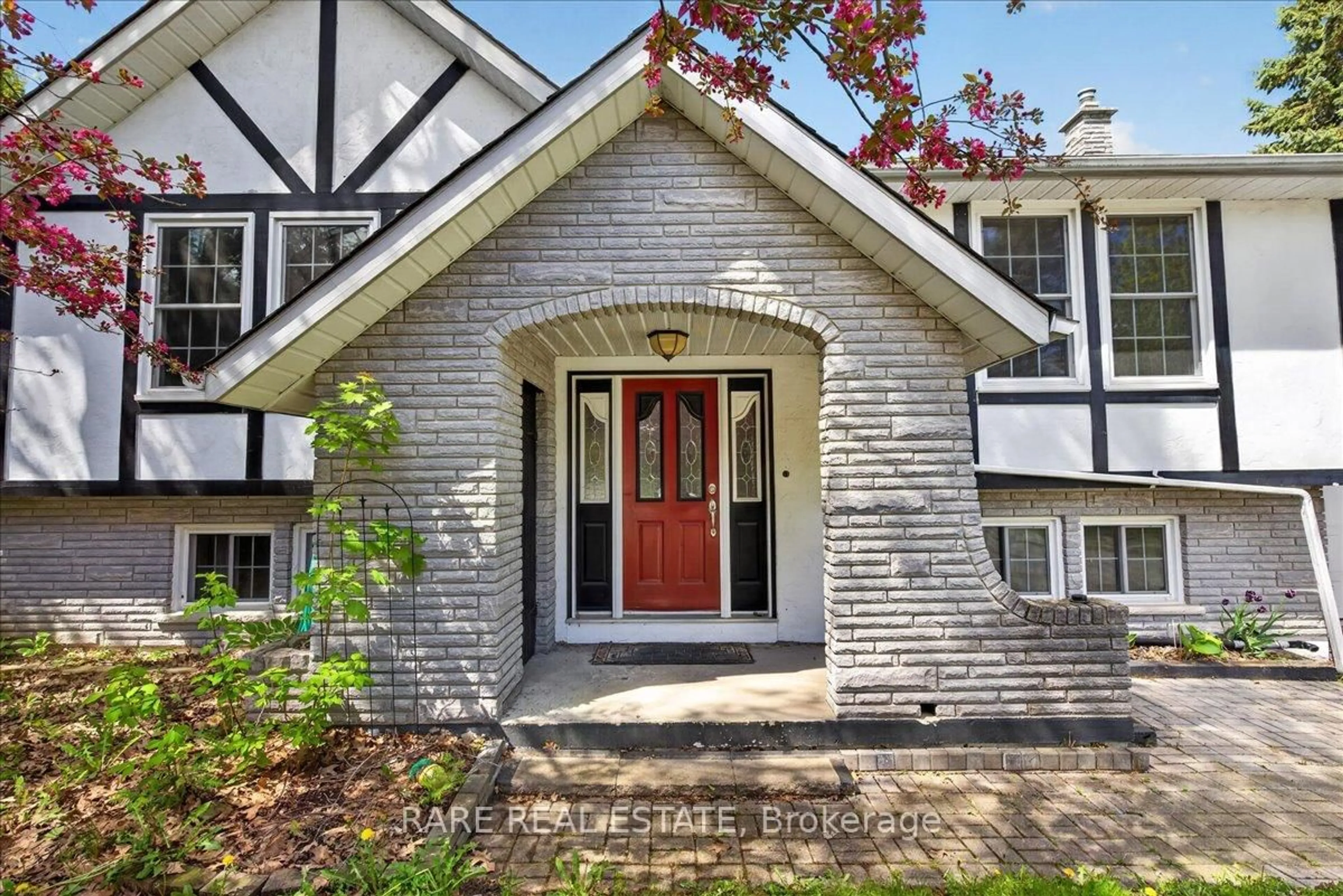 Home with brick exterior material, street for 14 Oakdale Dr, Clearview Ontario L0M 1N0