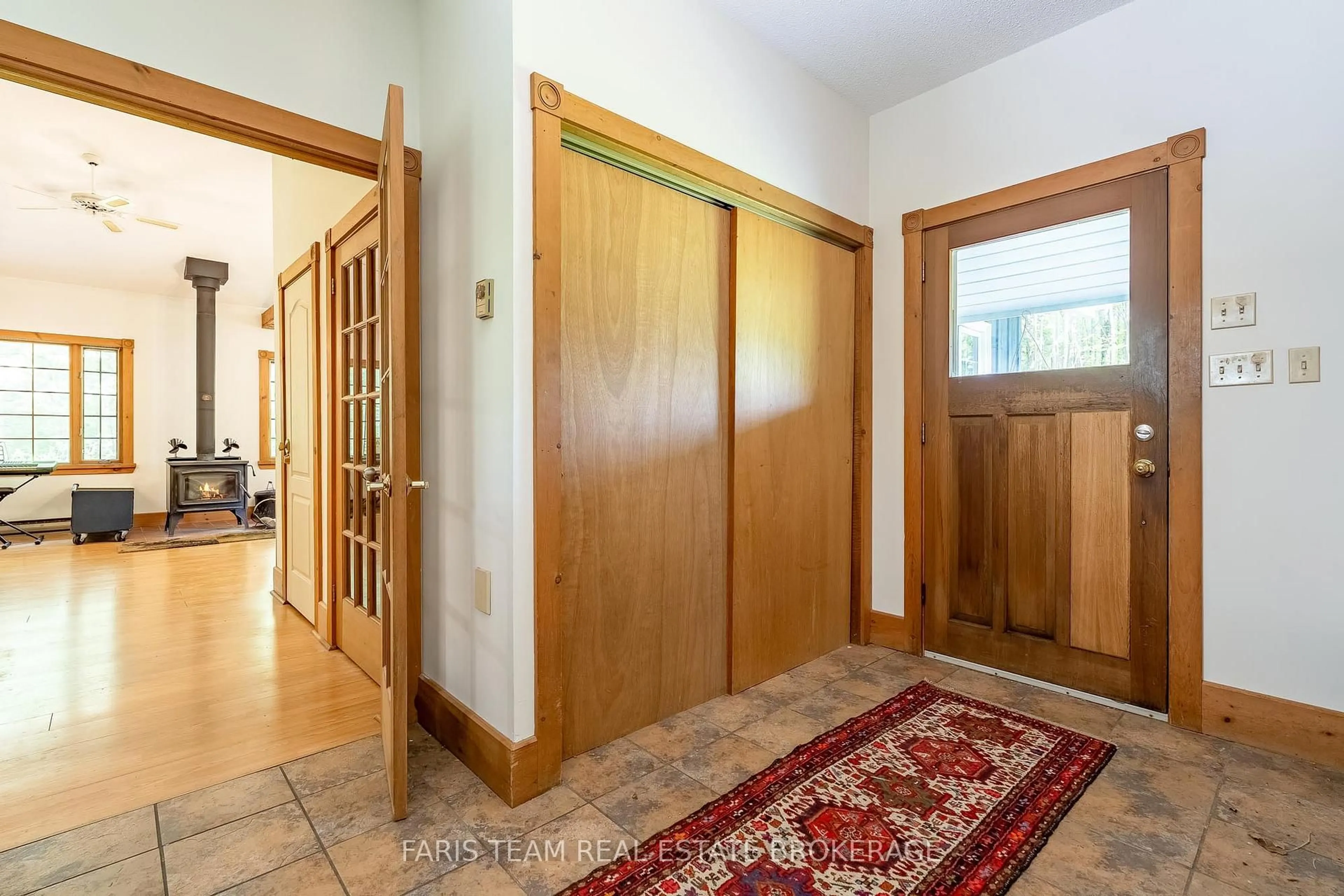 Indoor entryway for 741 Ingram Rd, Oro-Medonte Ontario L0K 1E0