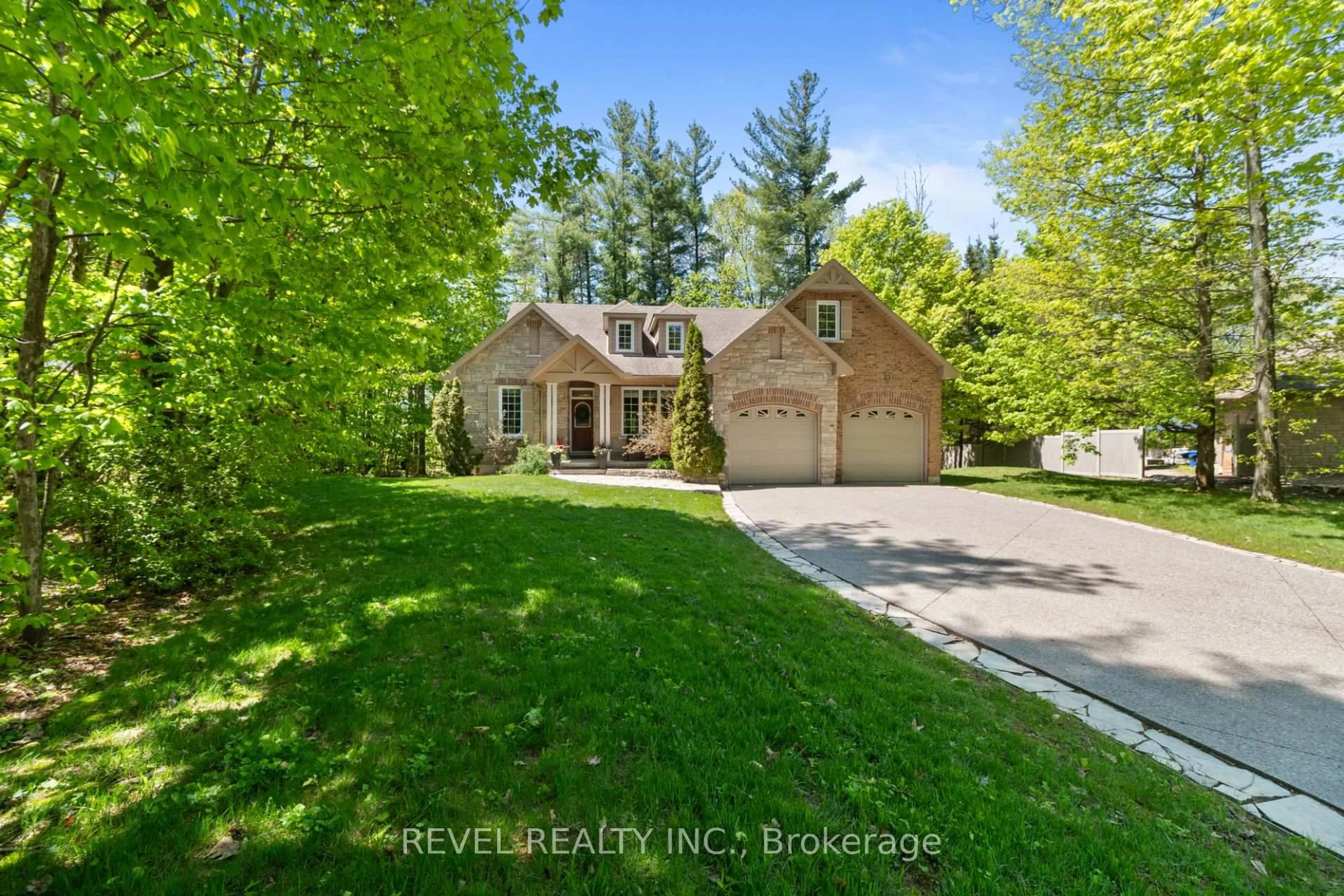 A pic from outside/outdoor area/front of a property/back of a property/a pic from drone, unknown for 23 Laddie Lane, Springwater Ontario L9X 0C3