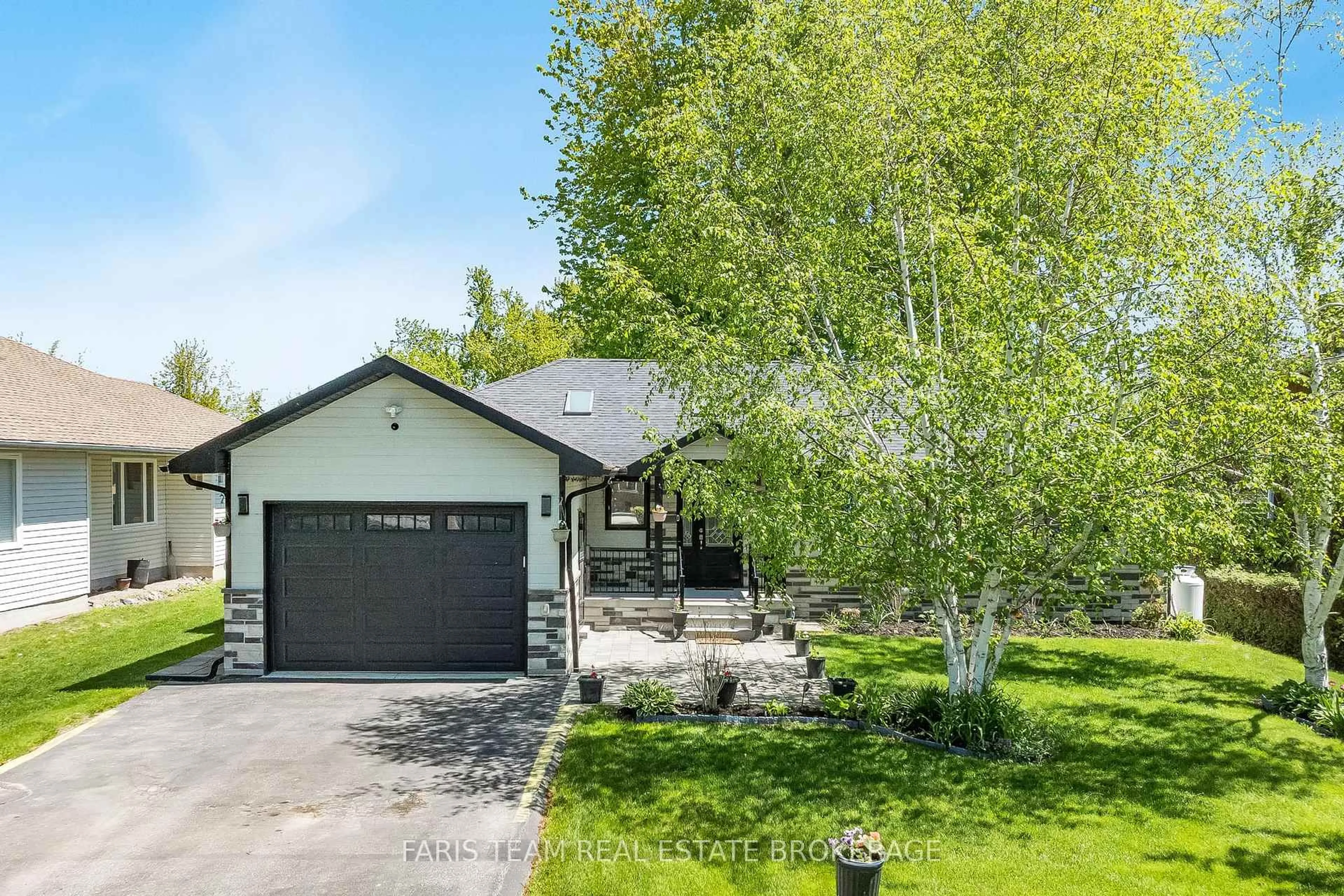 A pic from outside/outdoor area/front of a property/back of a property/a pic from drone, street for 19 Willow Cres, Ramara Ontario L0K 1B0