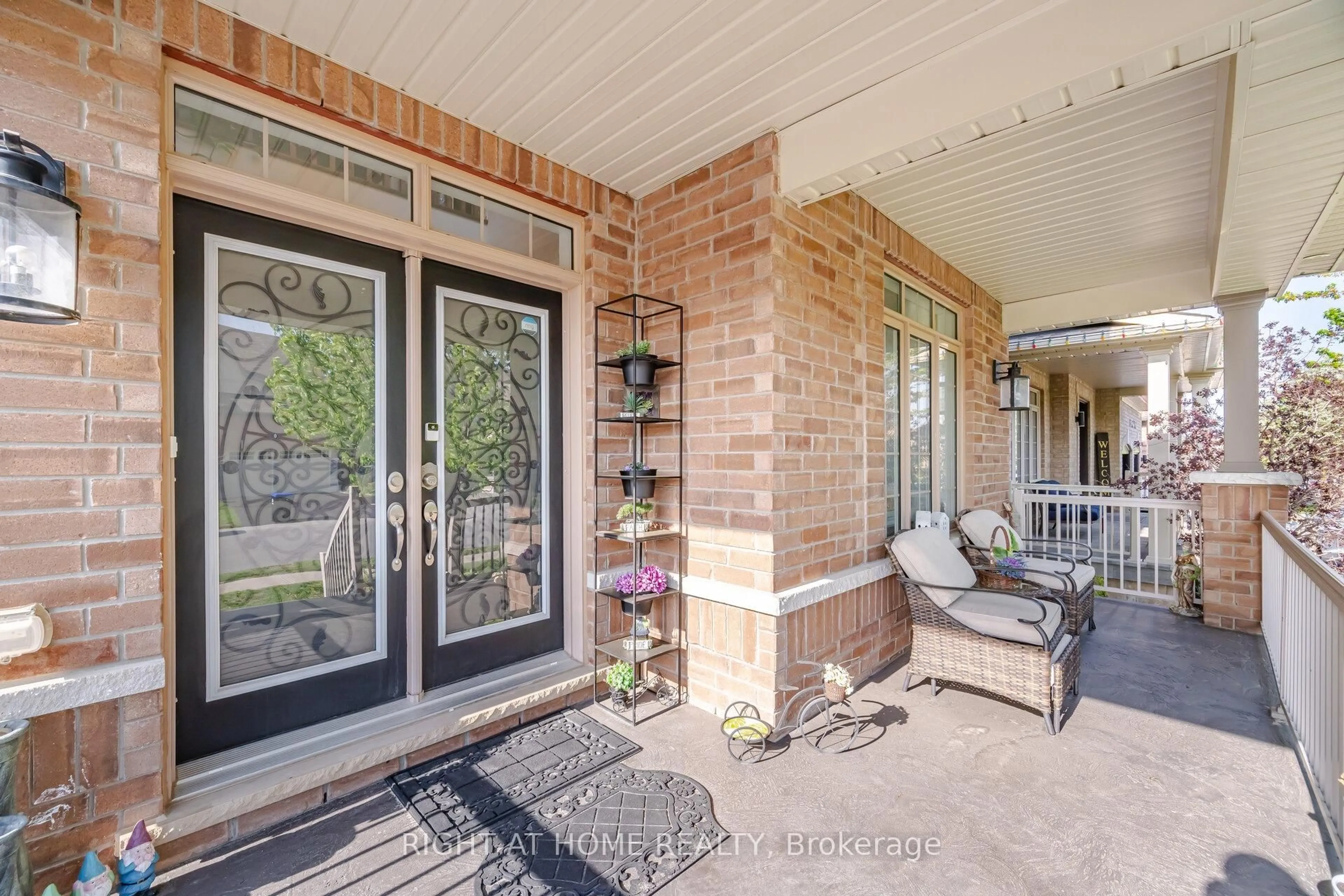 Indoor entryway for 28 Marks Rd, Springwater Ontario L9X 0S5