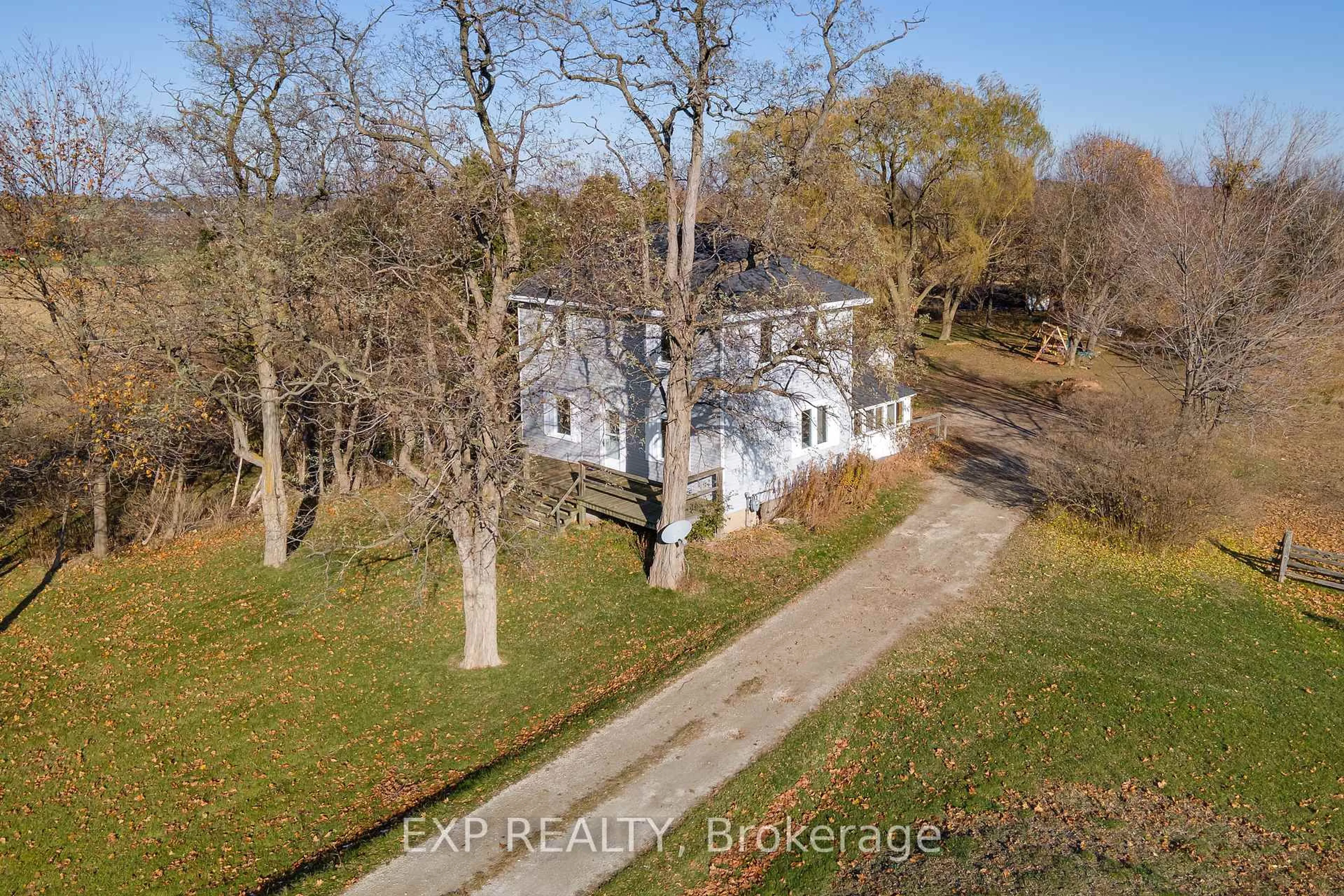 A pic from outside/outdoor area/front of a property/back of a property/a pic from drone, building for 8184 26 Highway, Clearview Ontario L0M 1S0