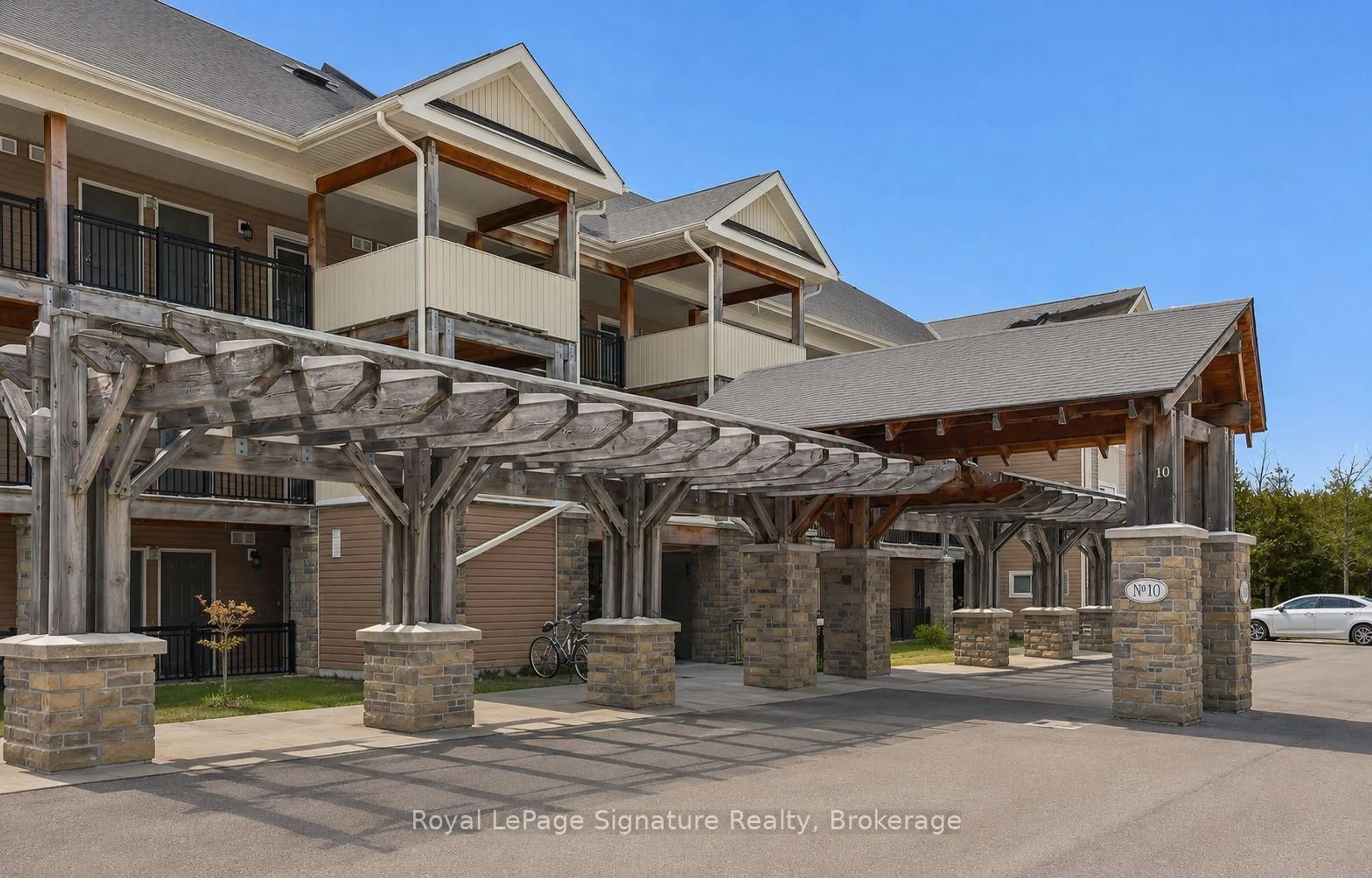 Patio, building for 10 Brandy Lane Dr #107, Collingwood Ontario L9Y 0X4