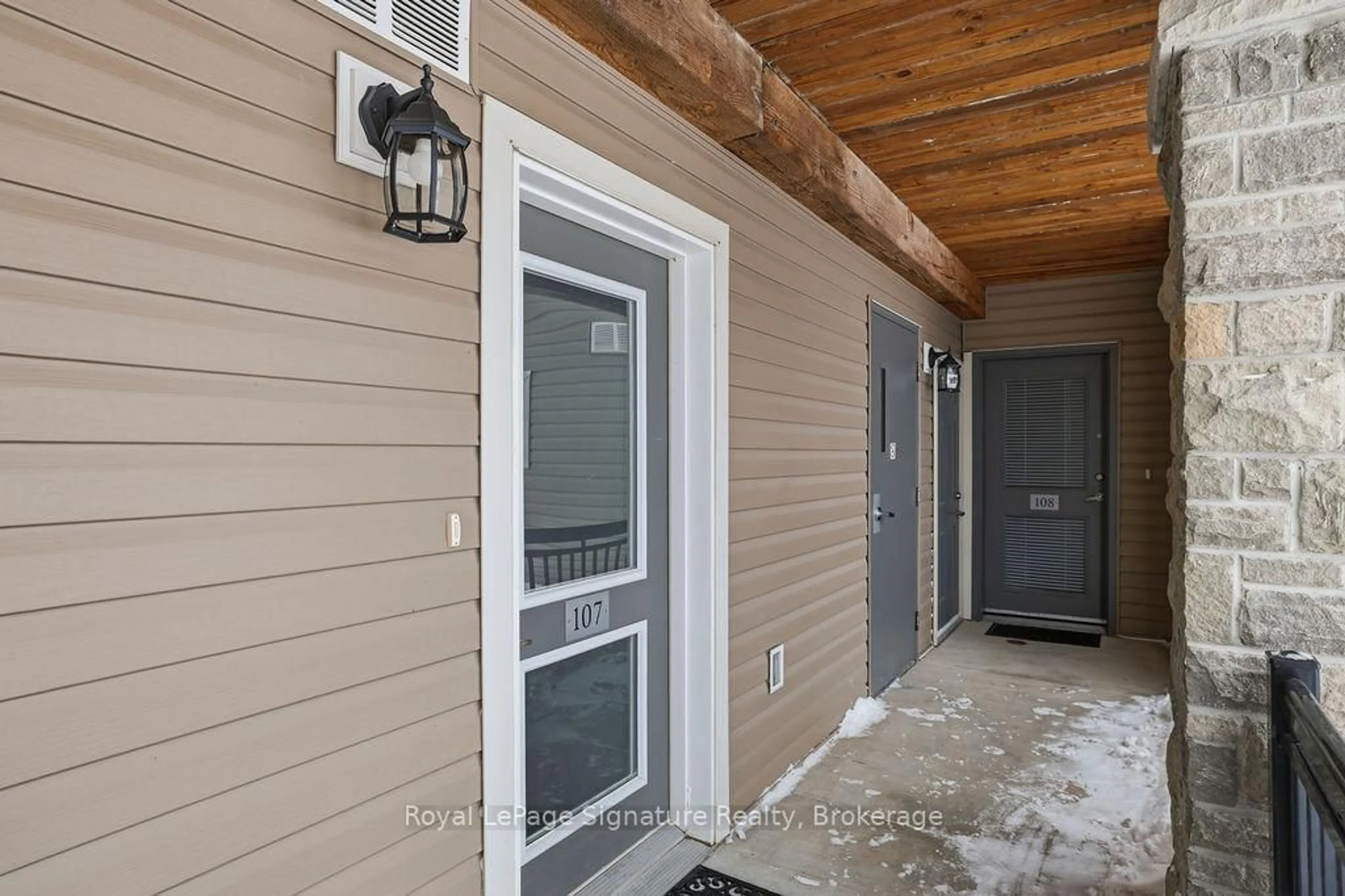 Indoor entryway for 10 Brandy Lane Dr #107, Collingwood Ontario L9Y 0X4