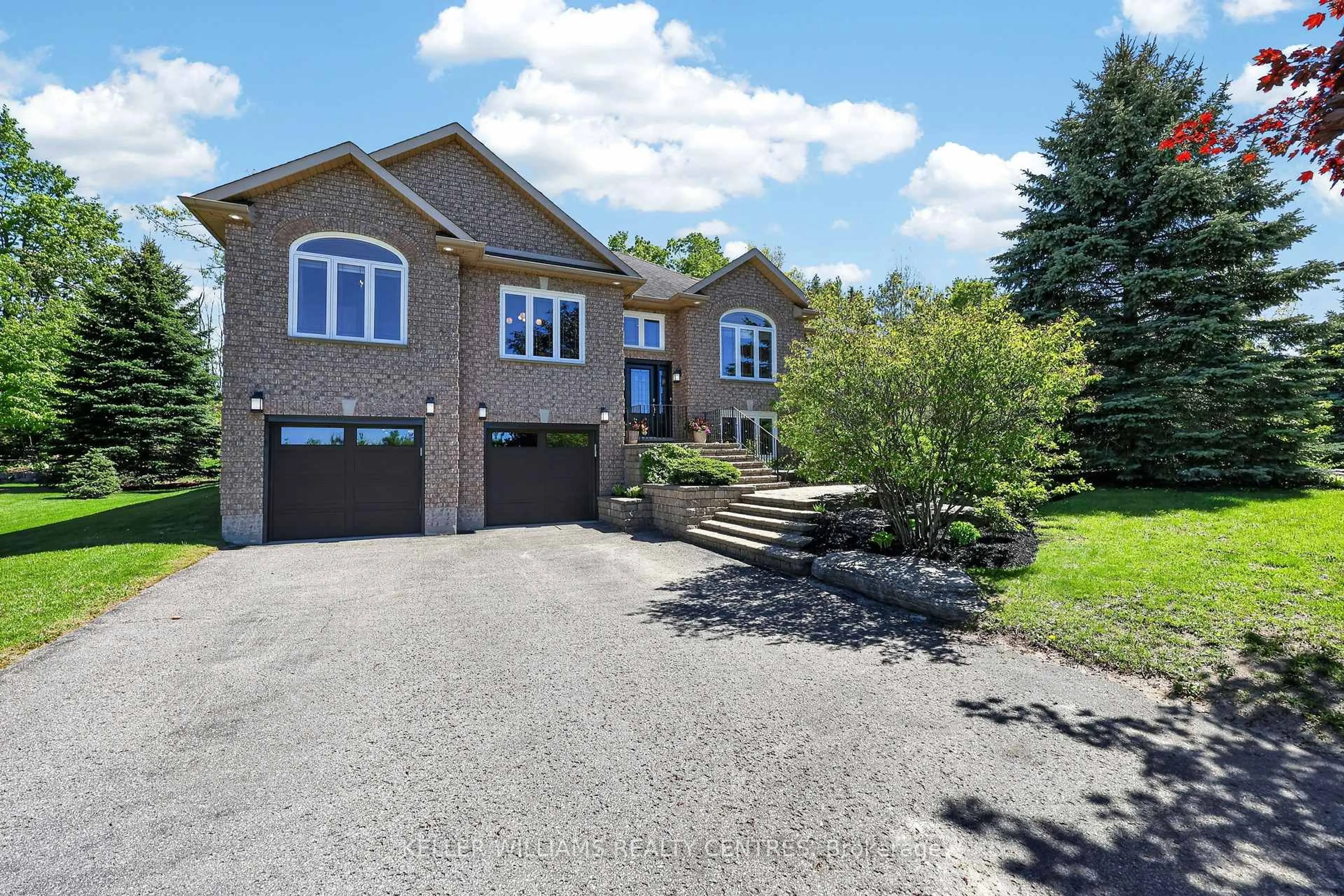 A pic from outside/outdoor area/front of a property/back of a property/a pic from drone, street for 50 Glenhuron Dr, Springwater Ontario L9X 0T8