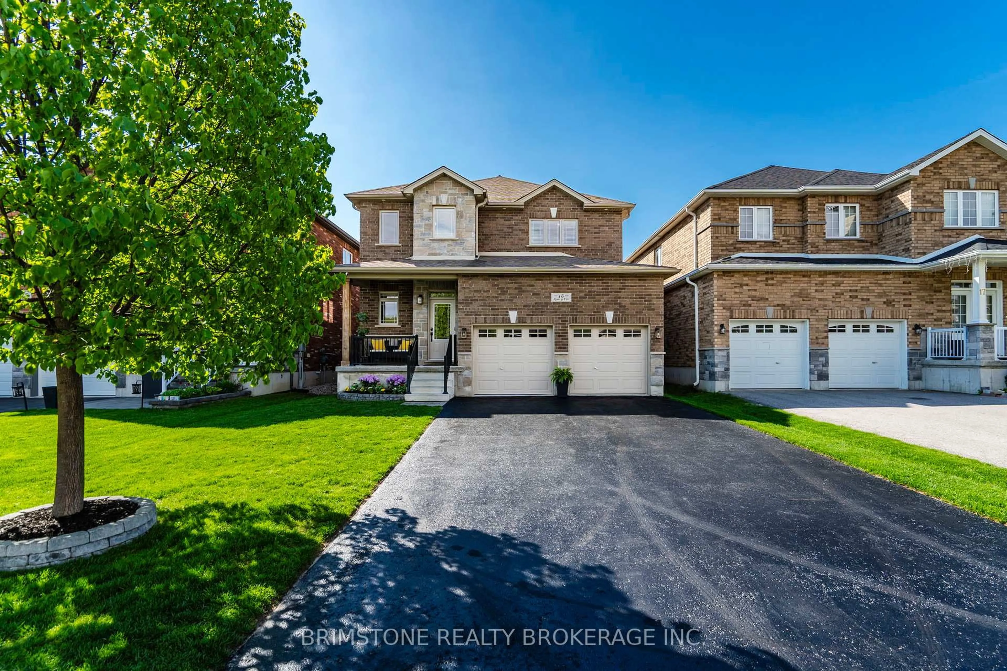 Home with brick exterior material, street for 15 Lowry Crt, Barrie Ontario L4N 7N3