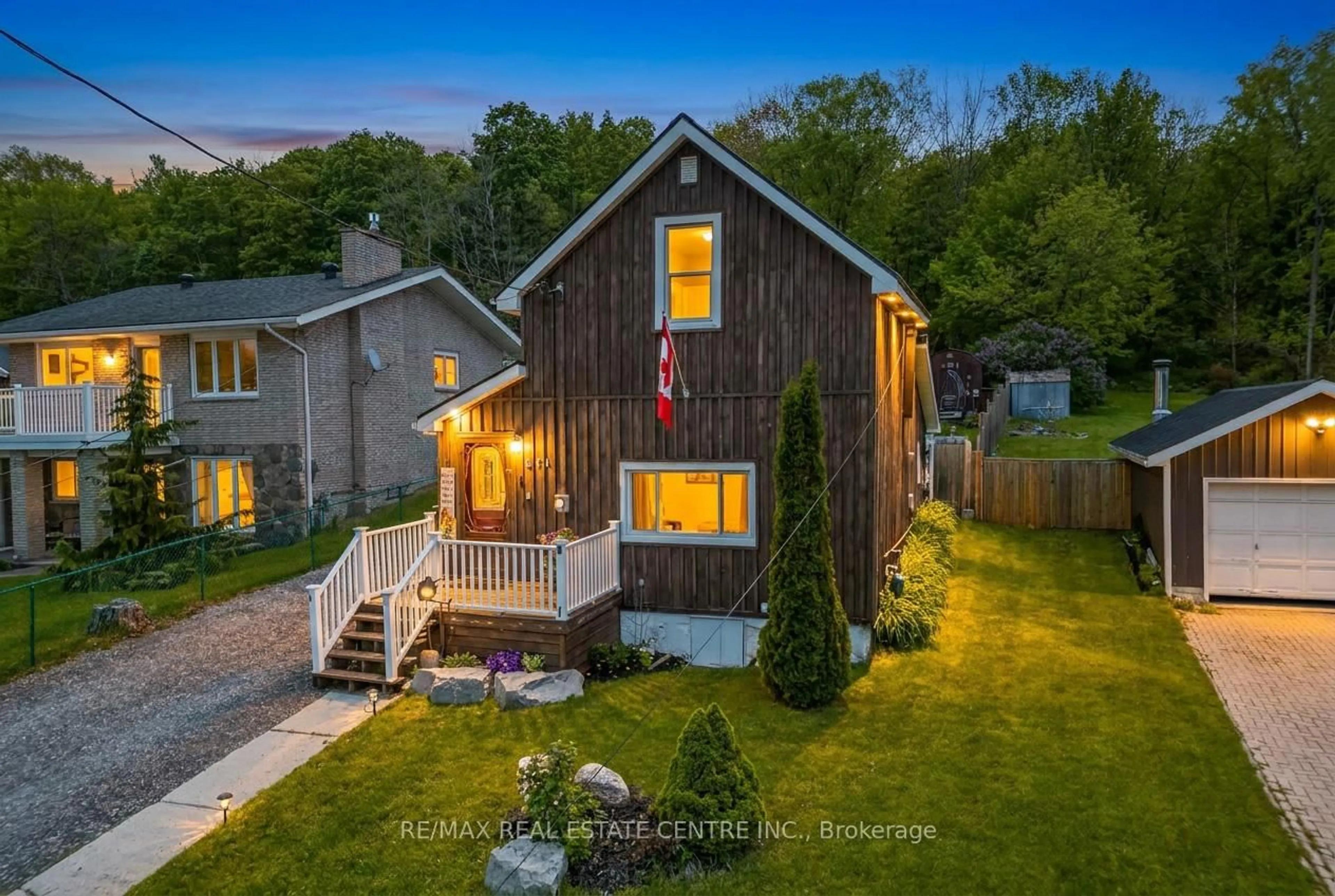 A pic from outside/outdoor area/front of a property/back of a property/a pic from drone, unknown for 371 William St, Tay Ontario L0K 2A0