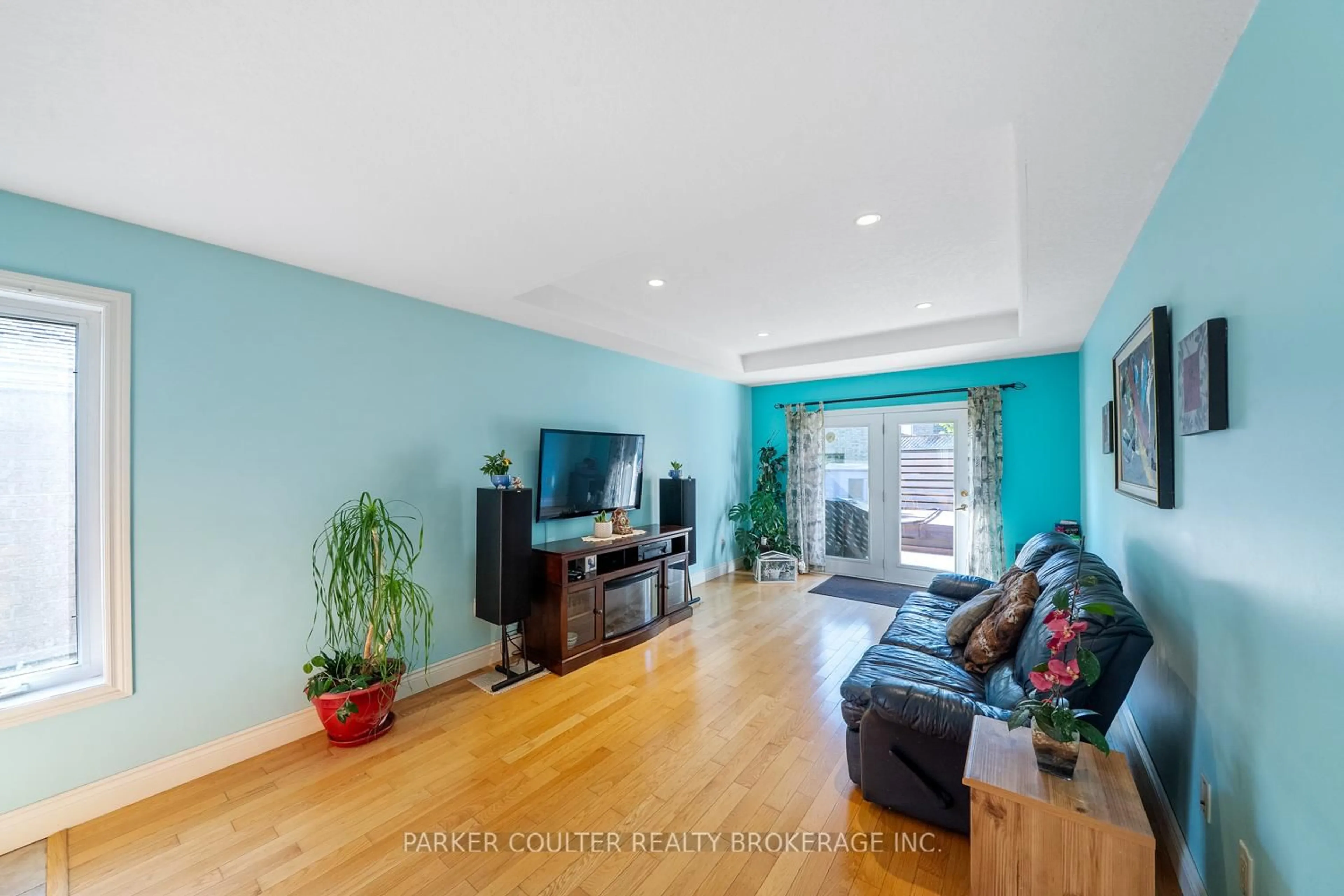 Living room with furniture, wood/laminate floor for 15 Edwards Dr, Barrie Ontario L4N 9K6