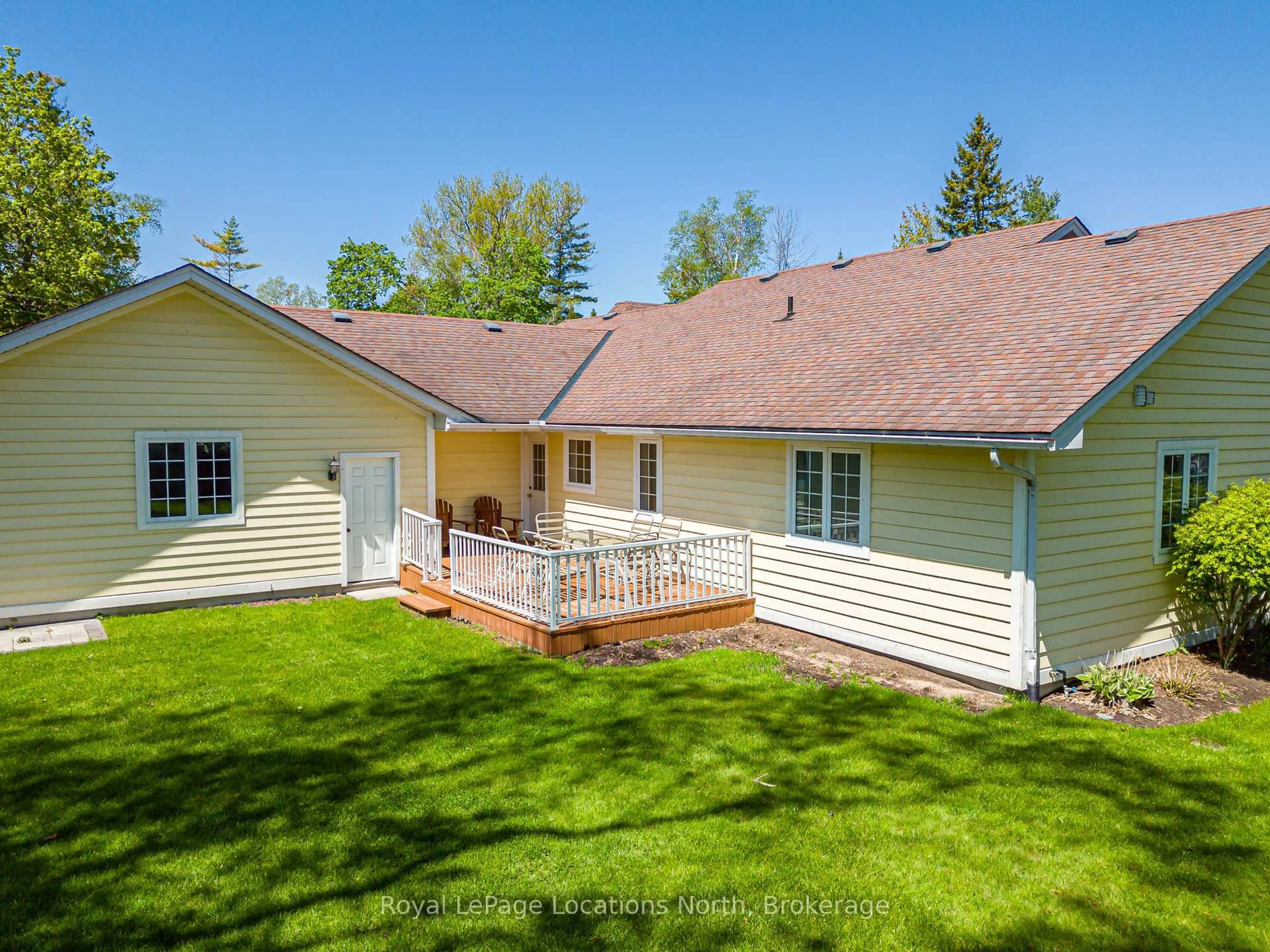 A pic from outside/outdoor area/front of a property/back of a property/a pic from drone, unknown for 1857 Shore Lane, Wasaga Beach Ontario L9Z 1V2