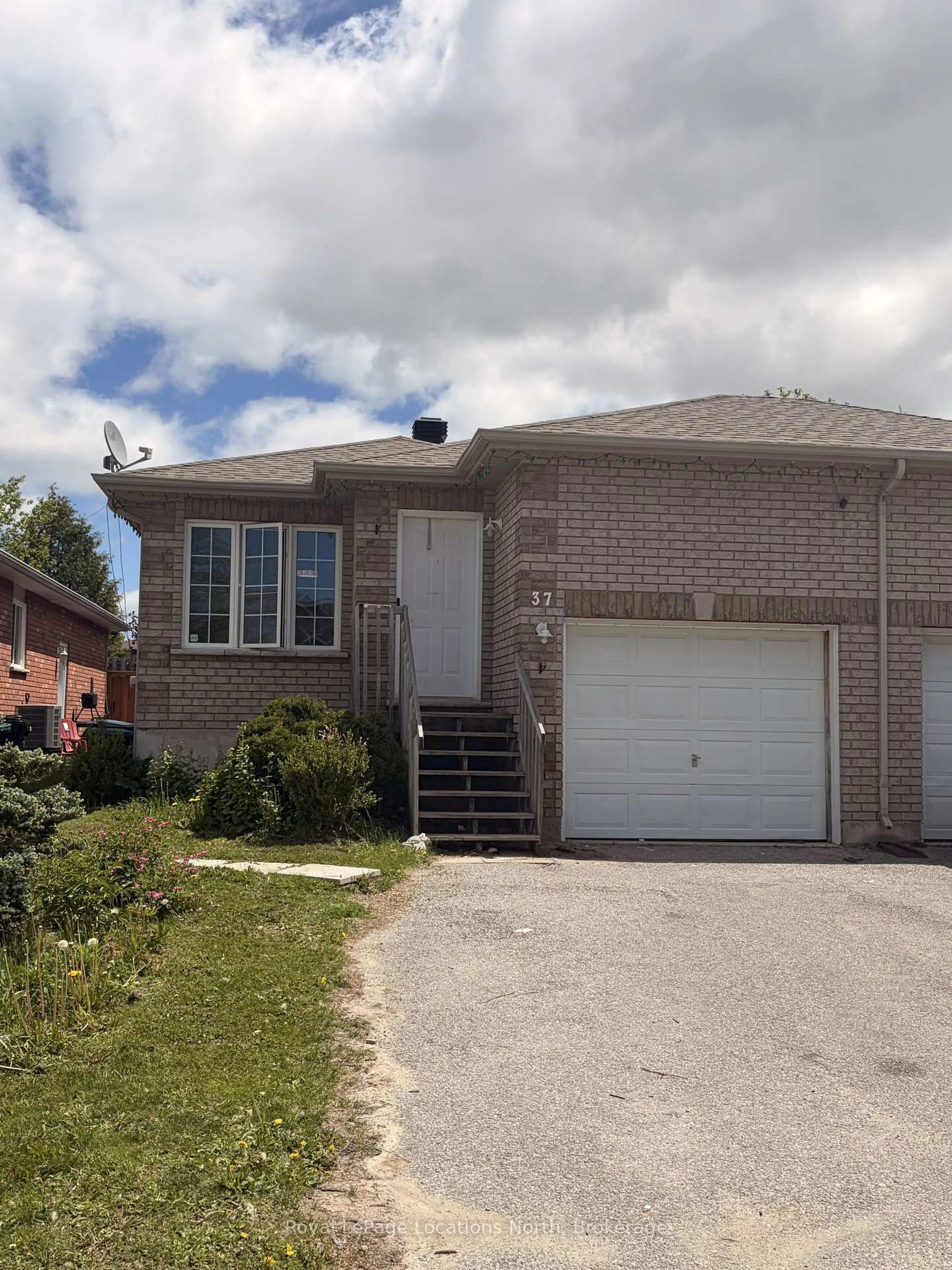 Home with brick exterior material, street for 37 Violet St, Barrie Ontario L4N 9N2