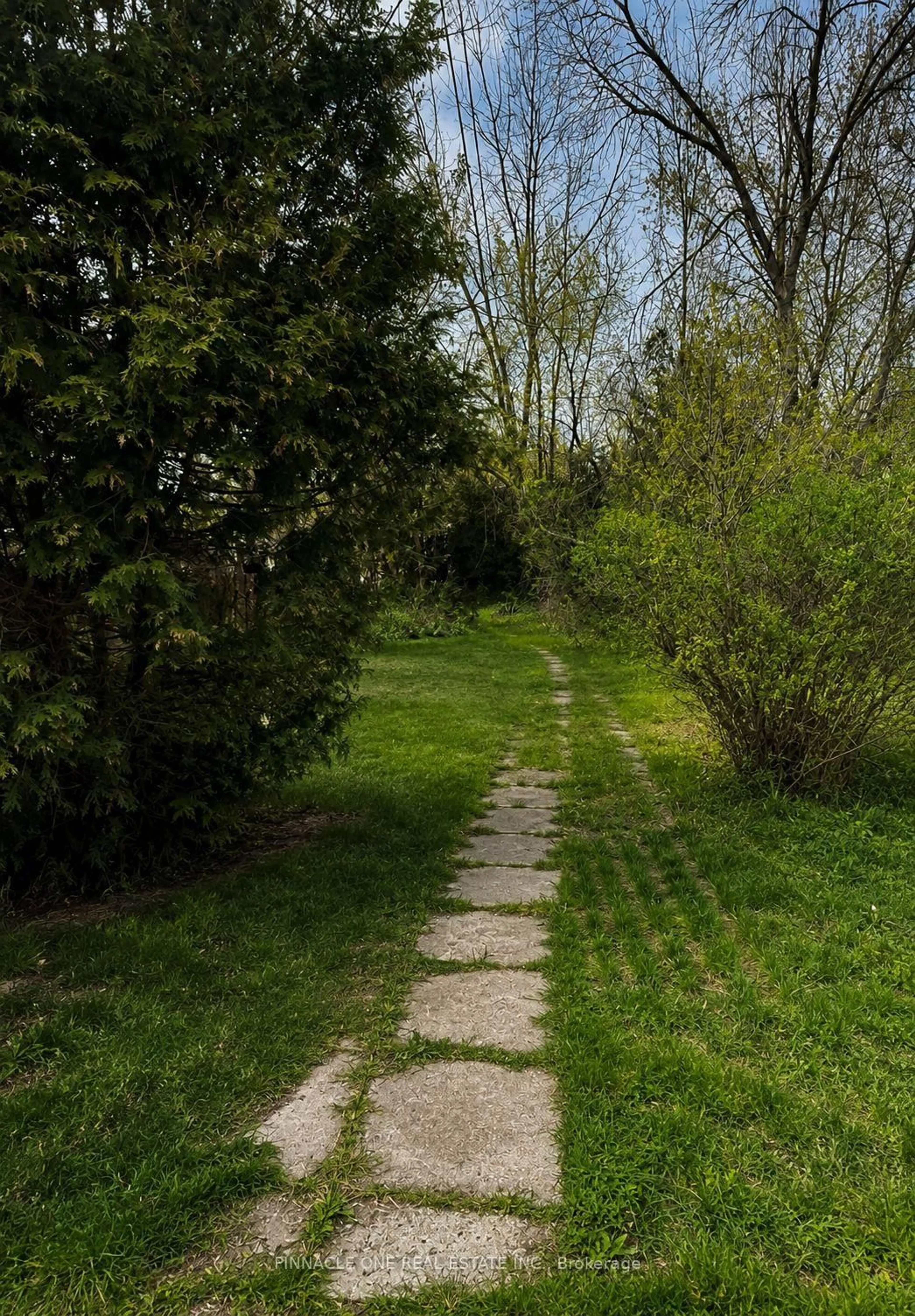 Patio, street for 3368 Muskoka St, Severn Ontario L0K 2B0