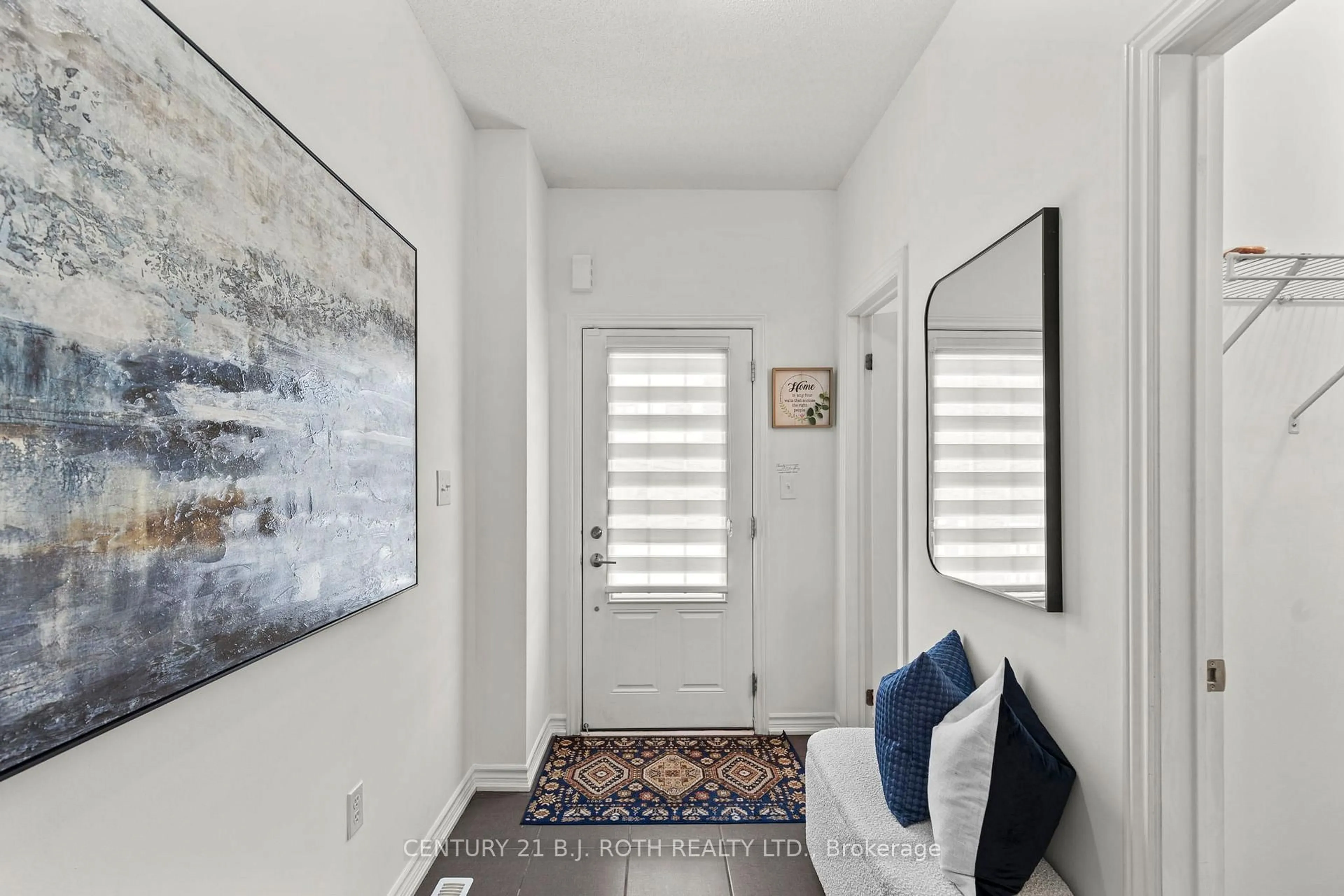 Indoor entryway for 21 Brown Bear St, Barrie Ontario L9J 0H7