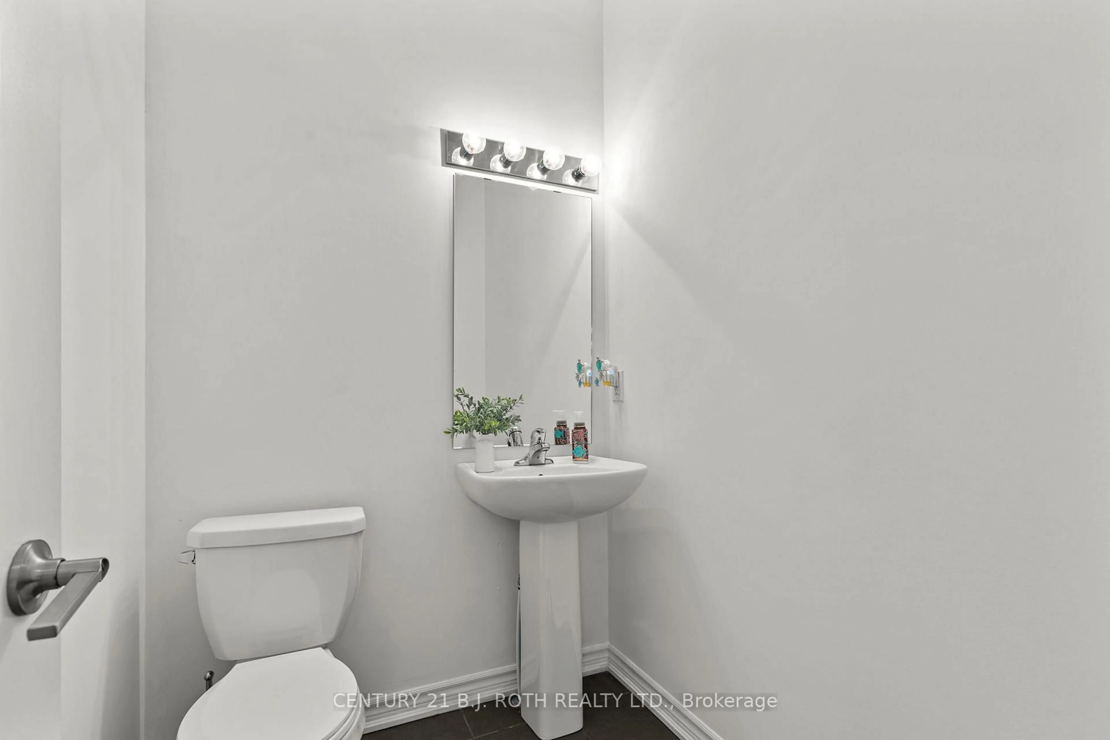 Standard bathroom, ceramic/tile floor for 21 Brown Bear St, Barrie Ontario L9J 0H7