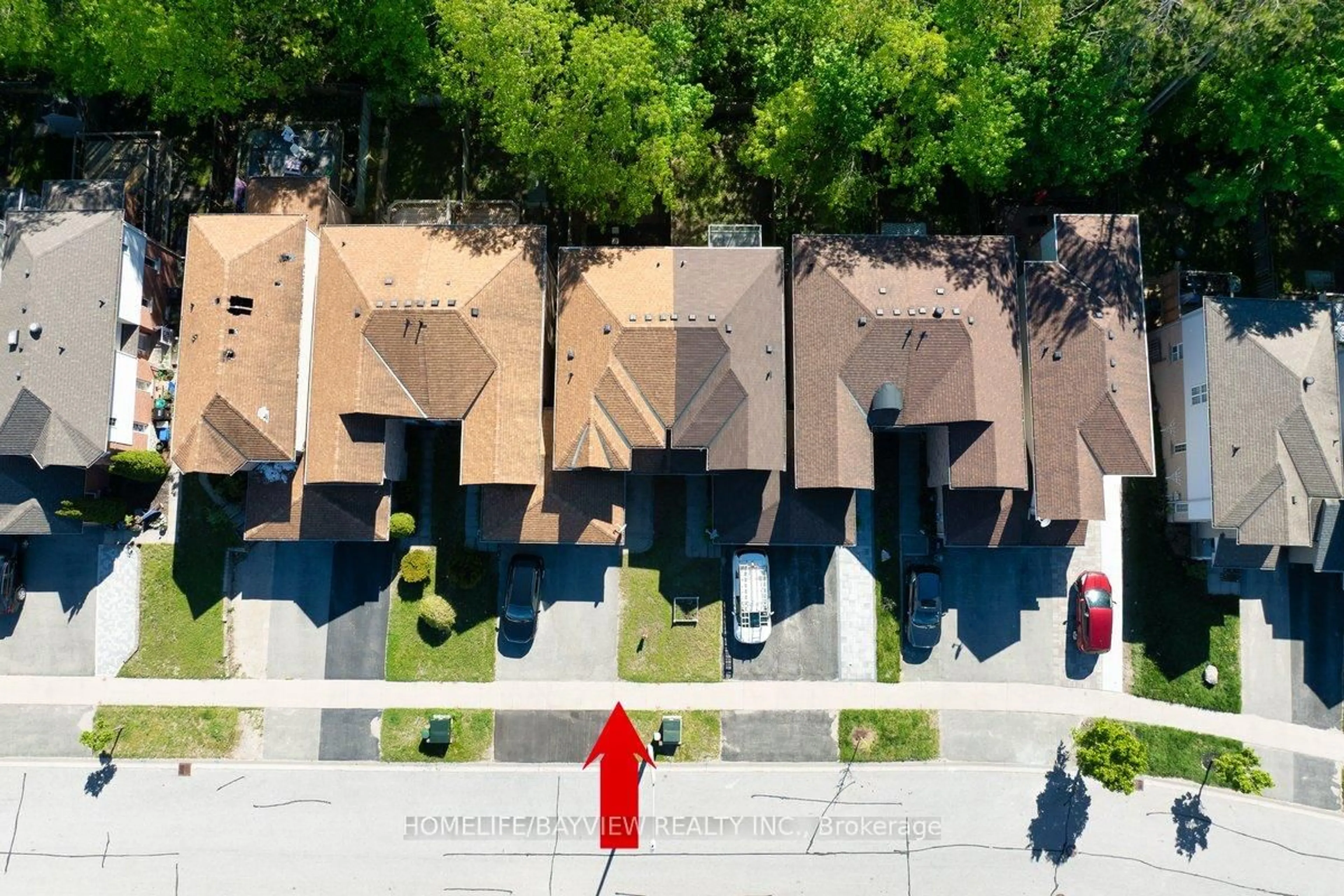 A pic from outside/outdoor area/front of a property/back of a property/a pic from drone, street for 52 Hawthorne Cres, Barrie Ontario L4N 9Y8