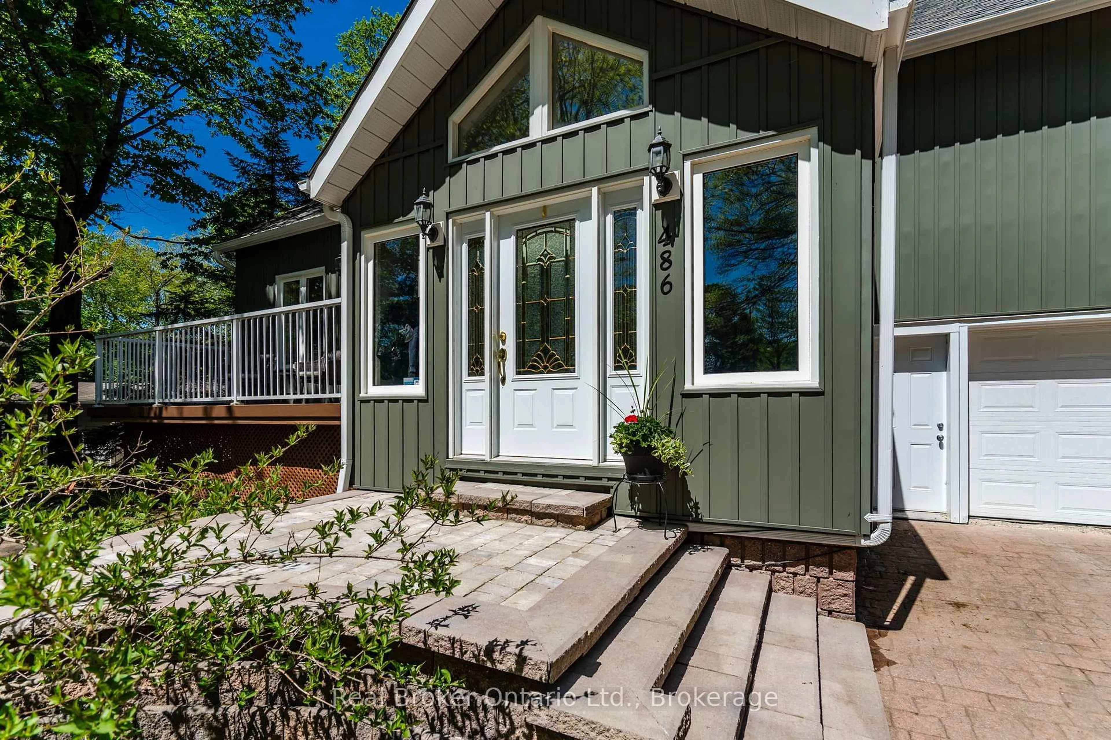 Home with vinyl exterior material, street for 486 Forest Hill Crt, Midland Ontario L4R 5G1