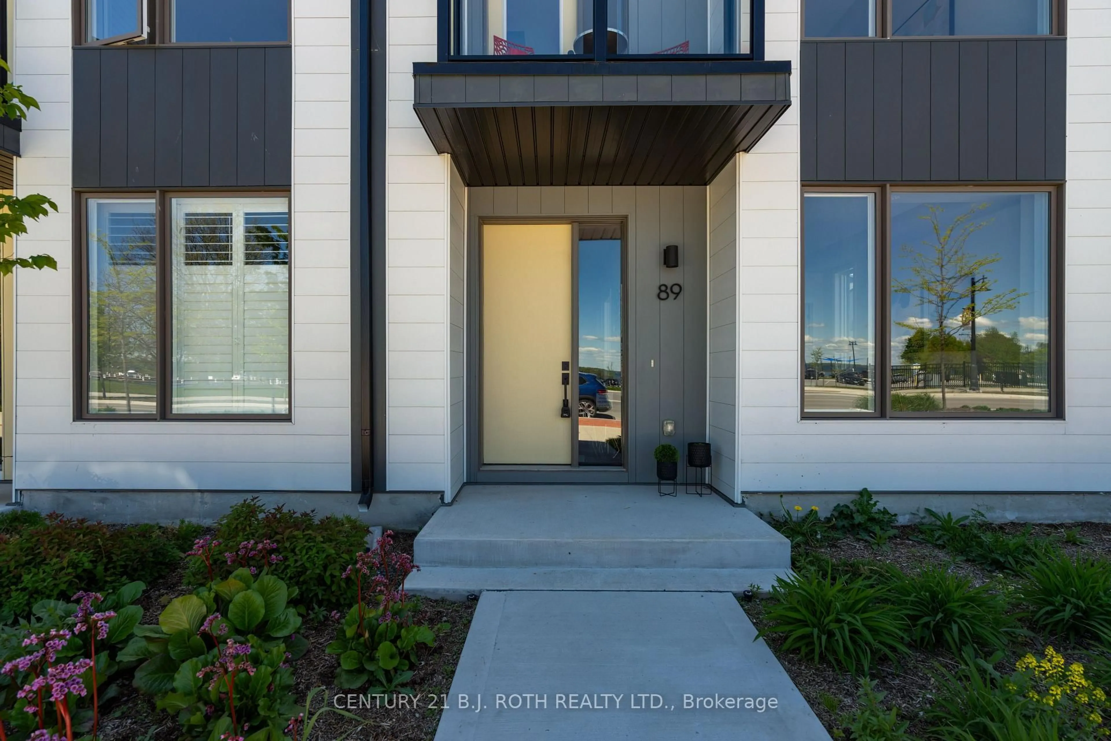 Indoor entryway for 89 Lightfoot Dr, Orillia Ontario L3V 7L8