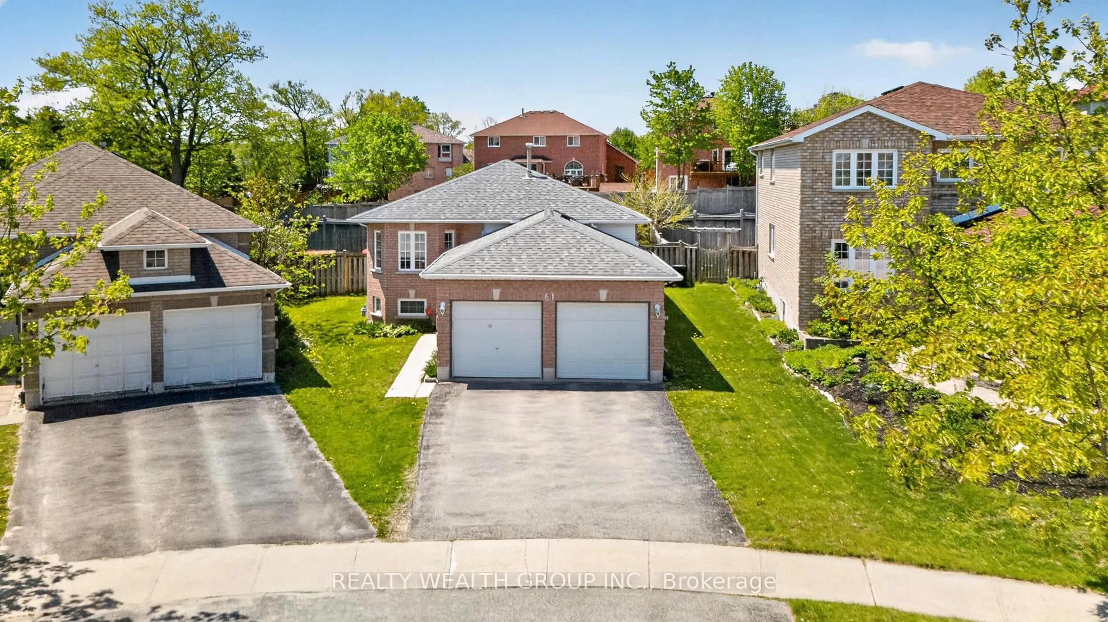 A pic from outside/outdoor area/front of a property/back of a property/a pic from drone, street for 61 Stollar Blvd, Barrie Ontario L4M 6N3