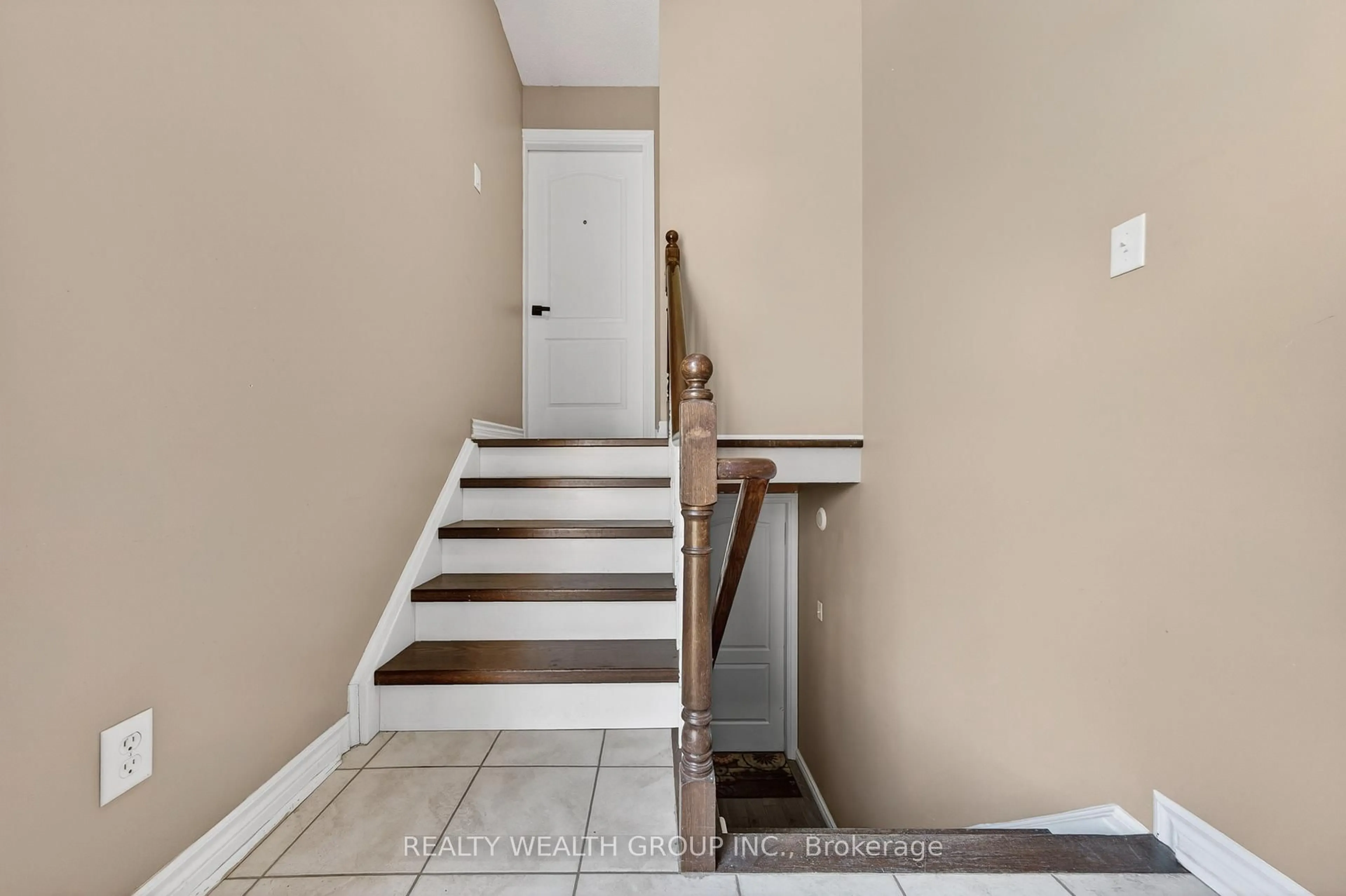 Unknown for 61 Stollar Blvd, Barrie Ontario L4M 6N3