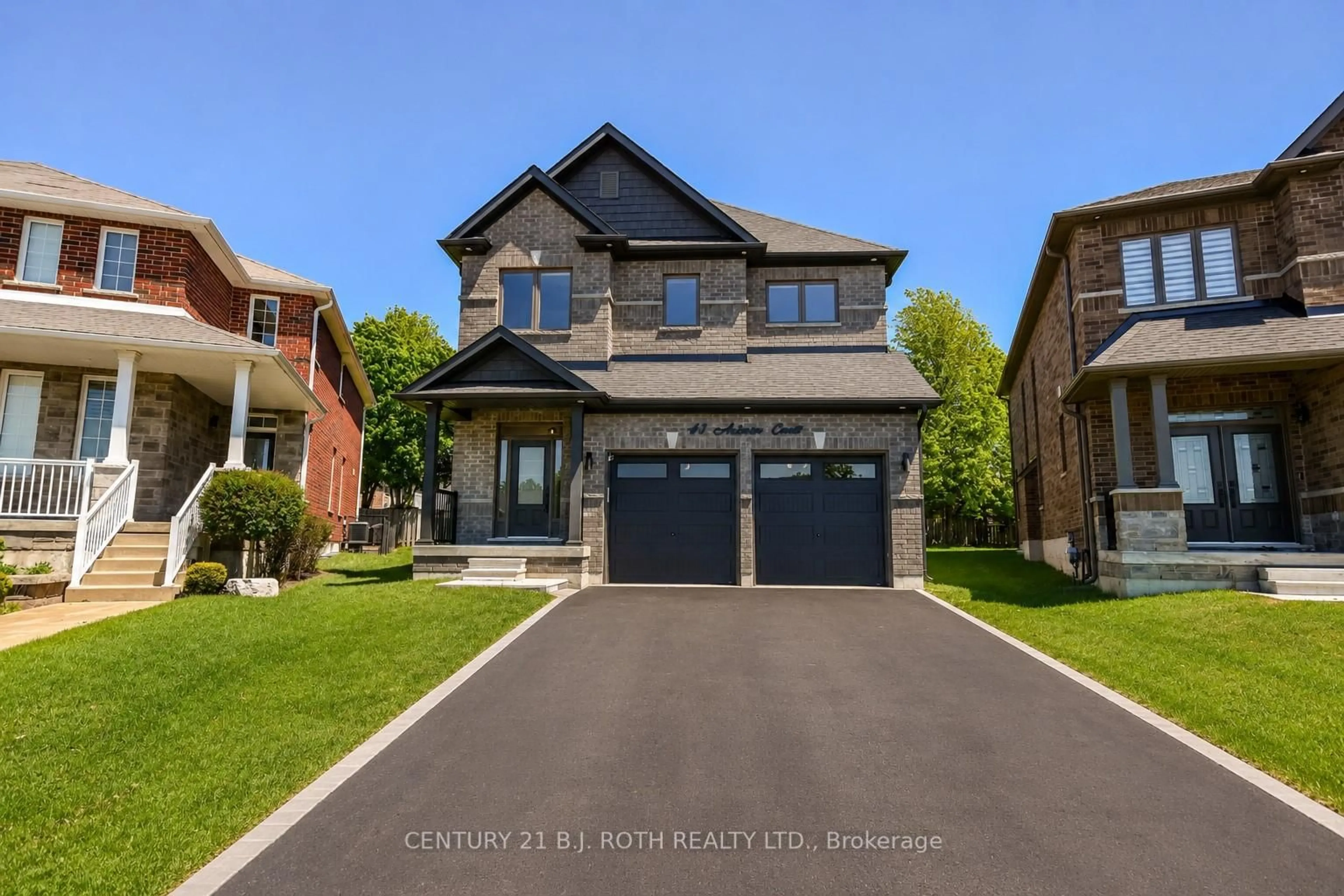 Home with brick exterior material, street for 43 Auburn Crt, Barrie Ontario L4N 0A5